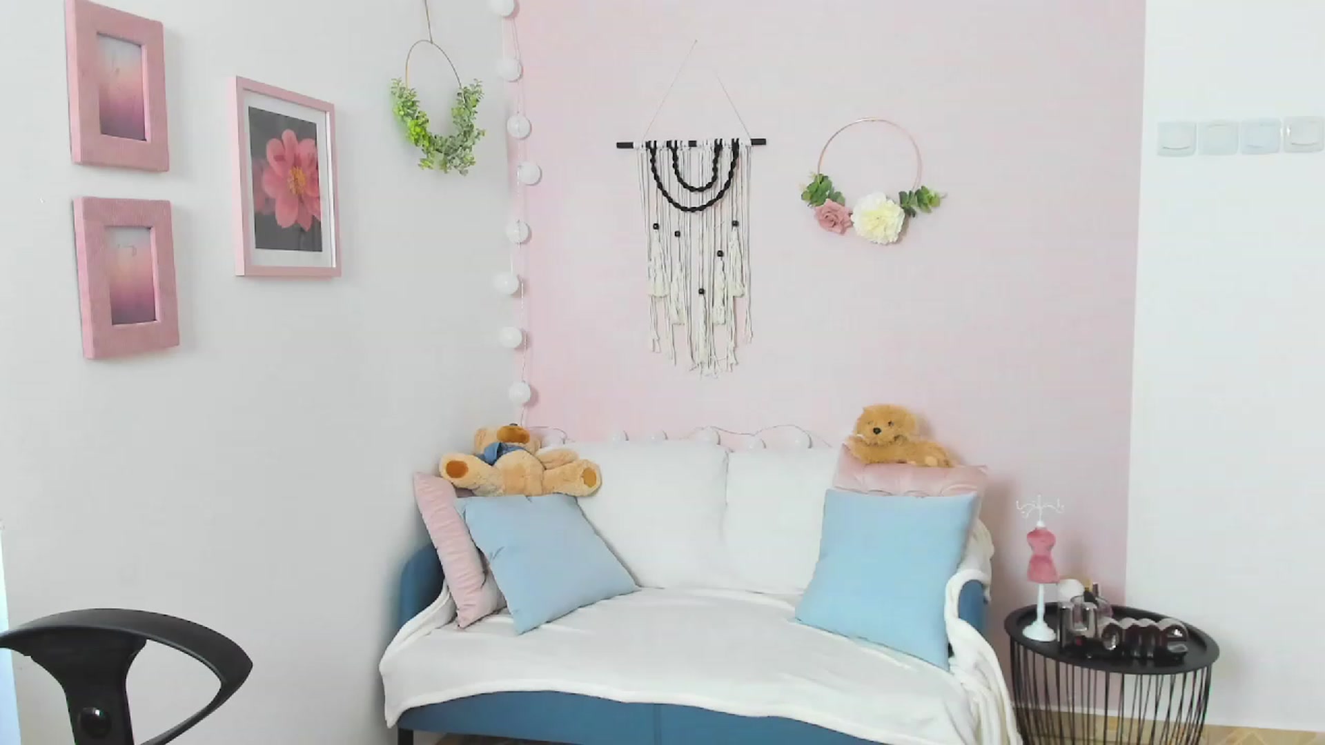 Gallery image thumbnail from Gia_Lopez18's myfreecams stream on, 03/24/2023, 11:29 image 2 of 20