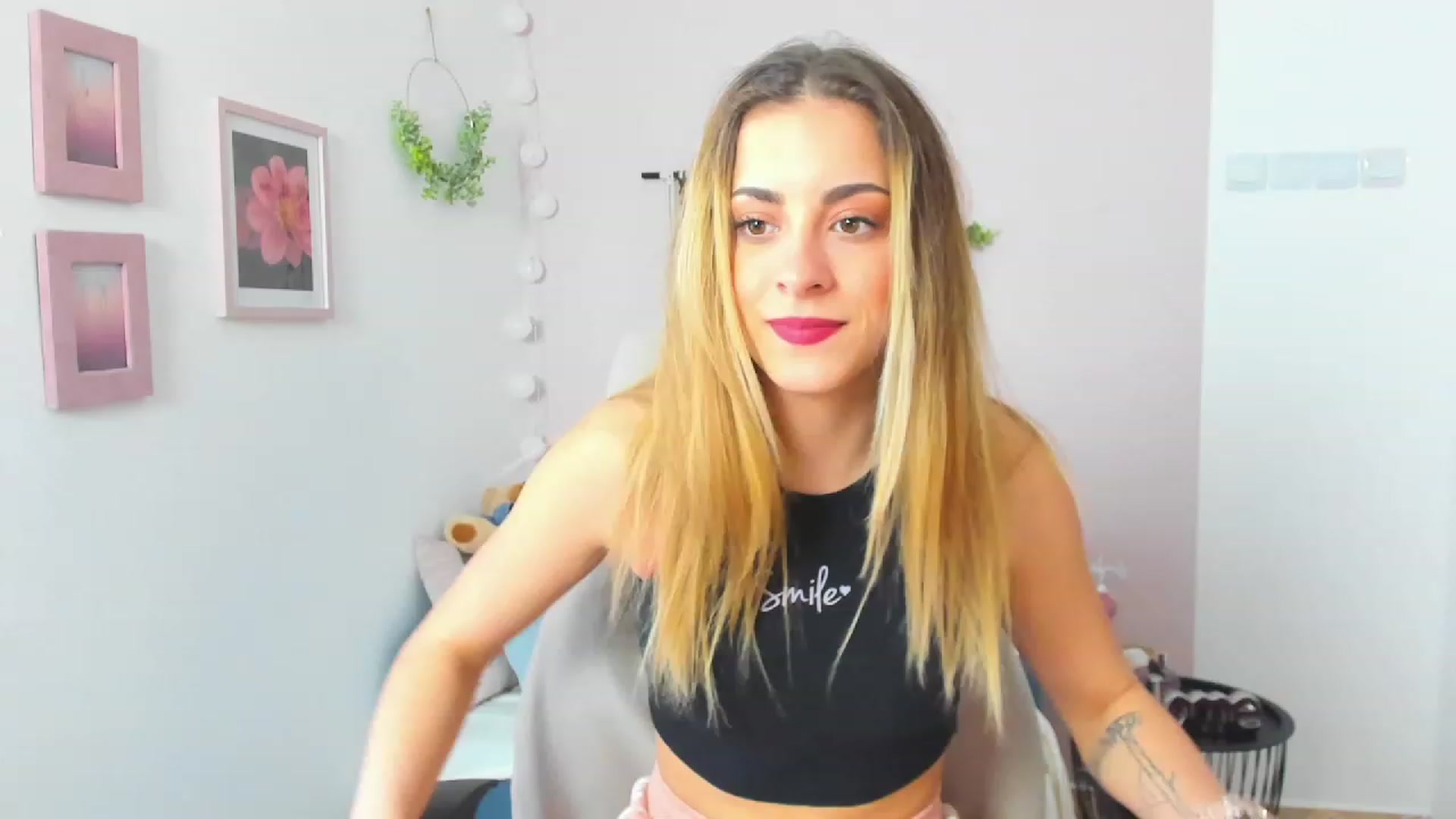 Gallery image thumbnail from Gia_Lopez18's myfreecams stream on, 03/24/2023, 13:06 image 18 of 20