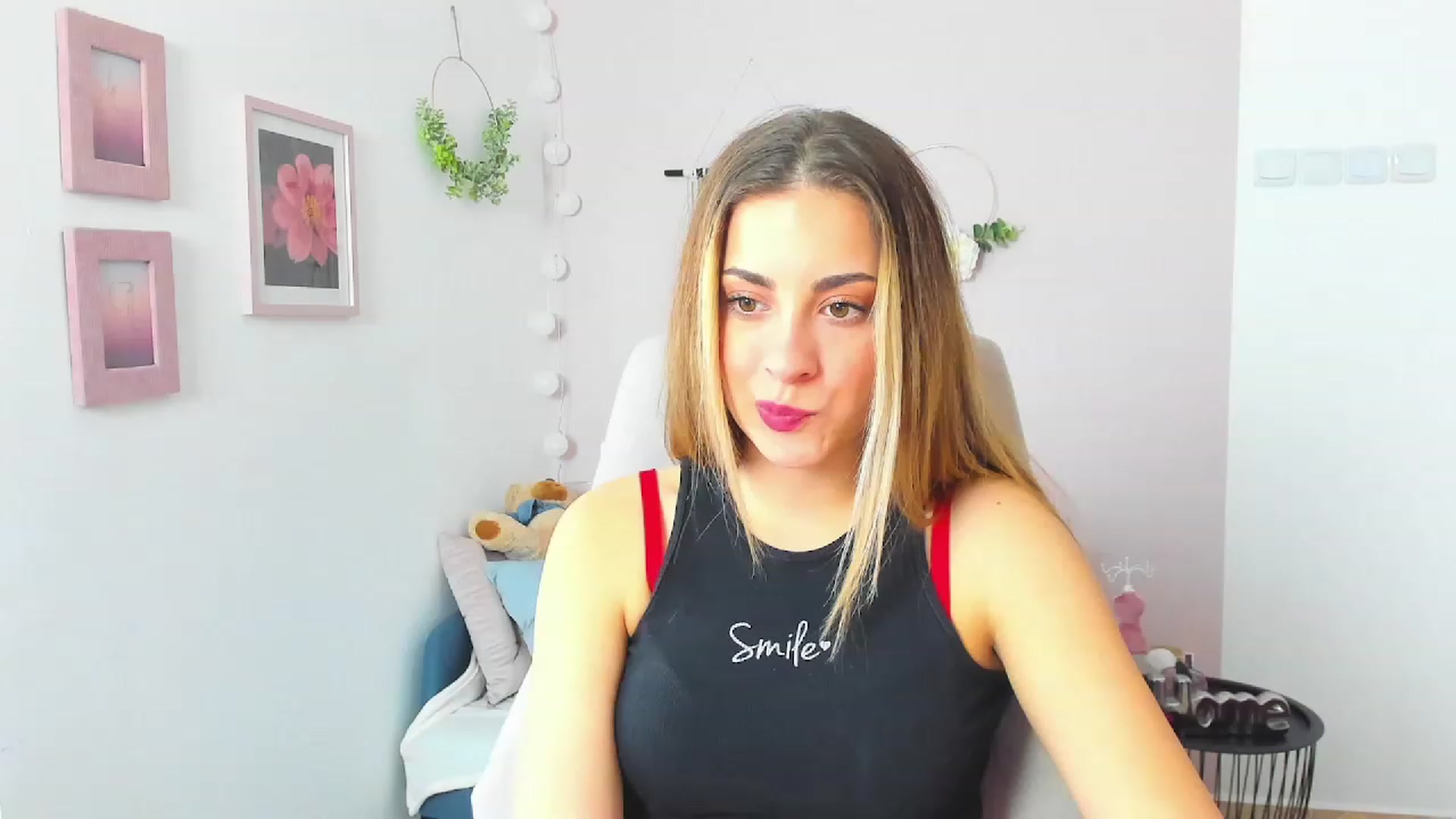 Gallery image thumbnail from Gia_Lopez18's myfreecams stream on, 03/24/2023, 13:06 image 13 of 20