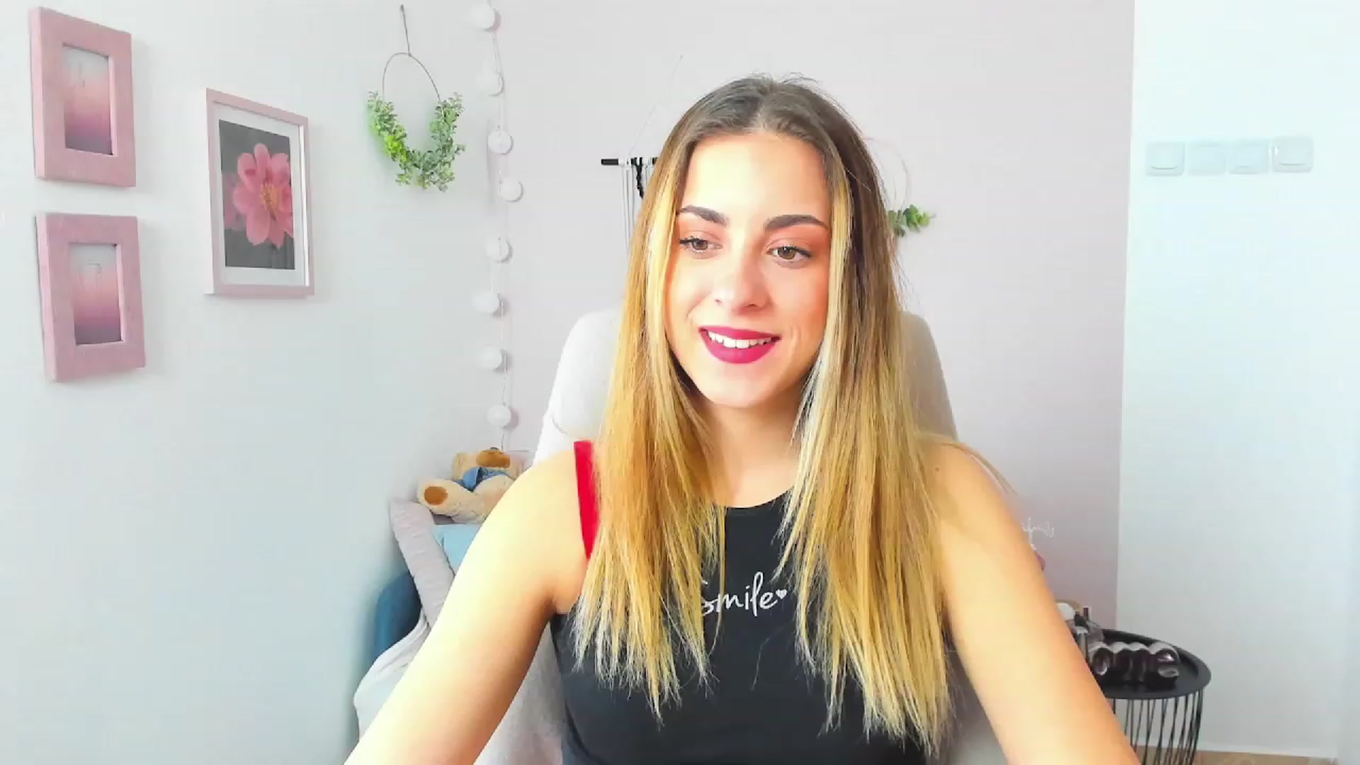Gallery image thumbnail from Gia_Lopez18's myfreecams stream on, 03/24/2023, 13:28 image 13 of 20