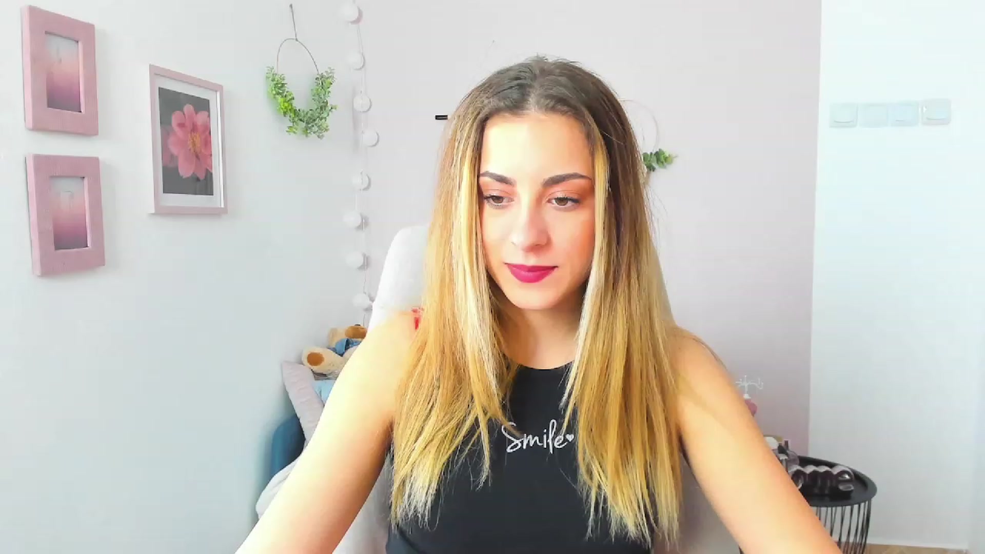 Gallery image thumbnail from Gia_Lopez18's myfreecams stream on, 03/24/2023, 13:28 image 6 of 20