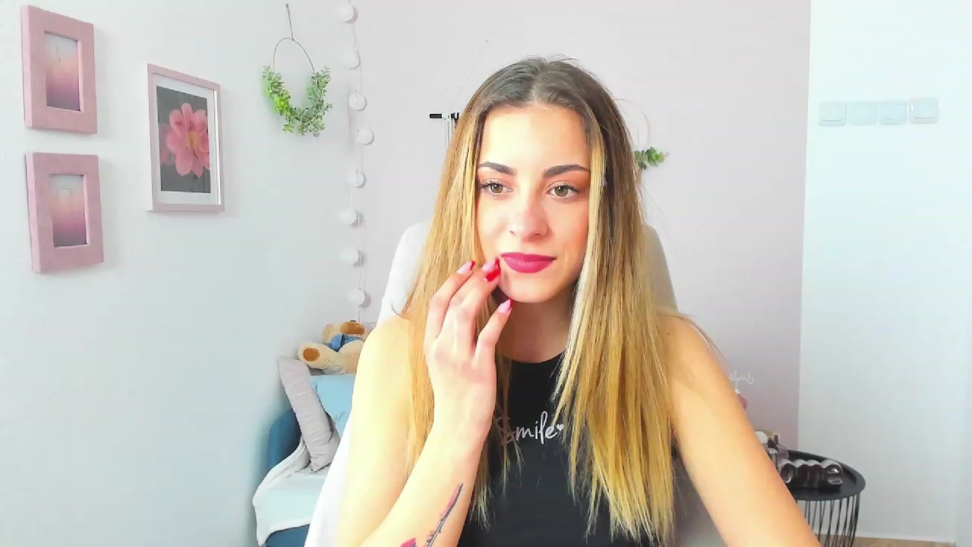 Gallery image thumbnail from Gia_Lopez18's myfreecams stream on, 03/24/2023, 13:28 image 10 of 20