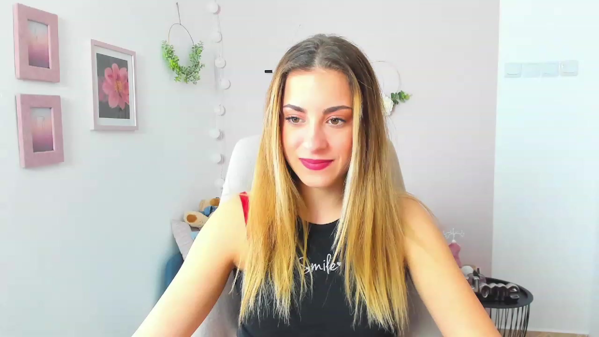 Gallery image thumbnail from Gia_Lopez18's myfreecams stream on, 03/24/2023, 13:28 image 8 of 20