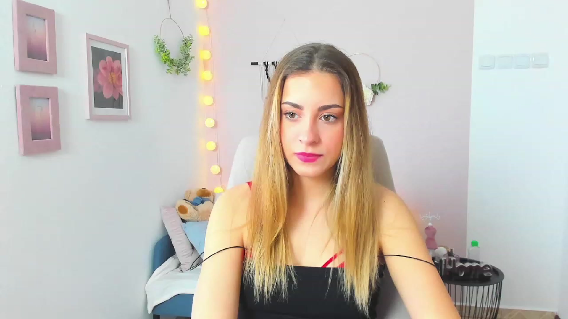 Gallery image thumbnail from Gia_Lopez18's myfreecams stream on, 03/25/2023, 11:46 image 5 of 20