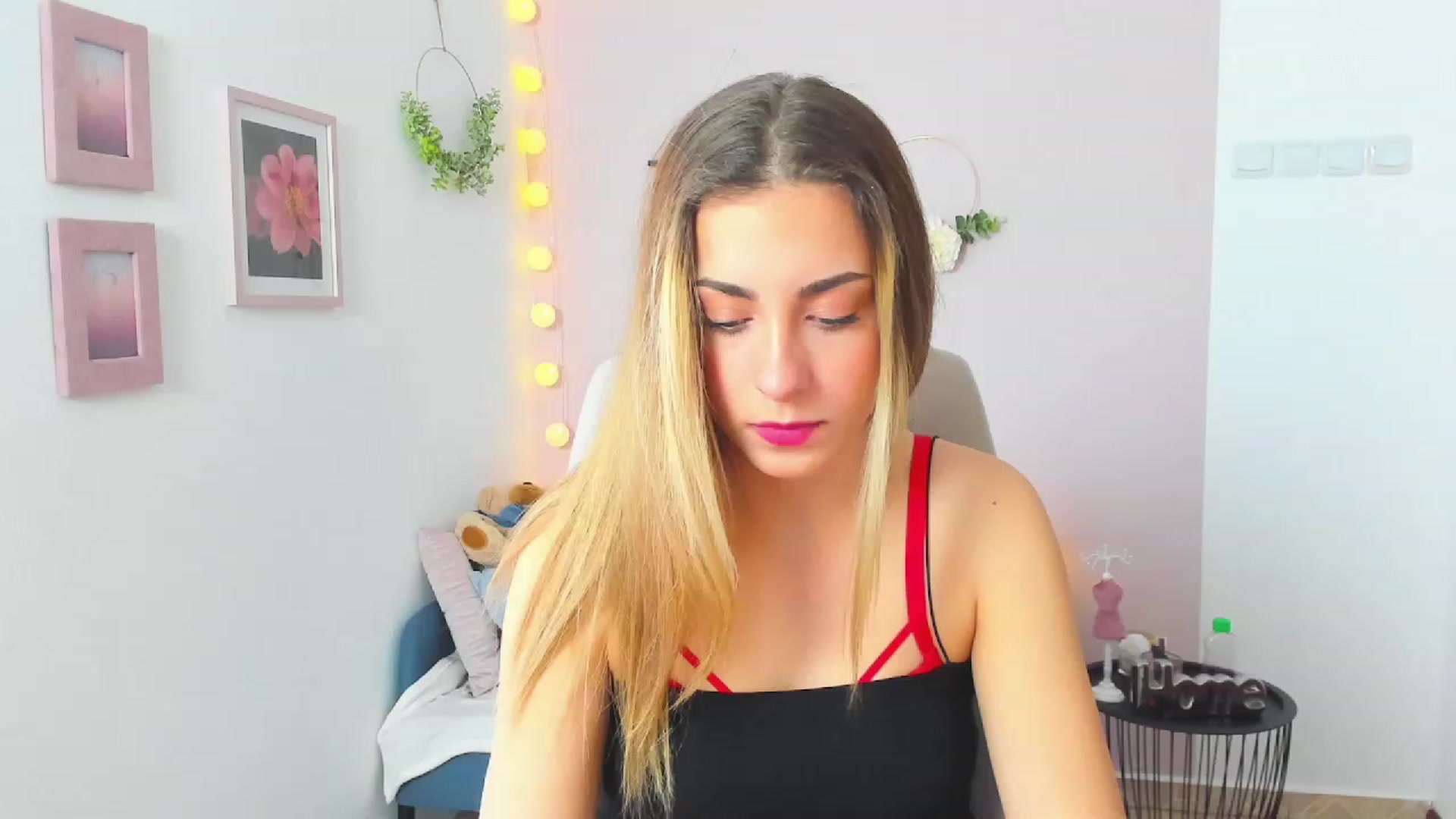 Gallery image thumbnail from Gia_Lopez18's myfreecams stream on, 03/25/2023, 11:46 image 2 of 20
