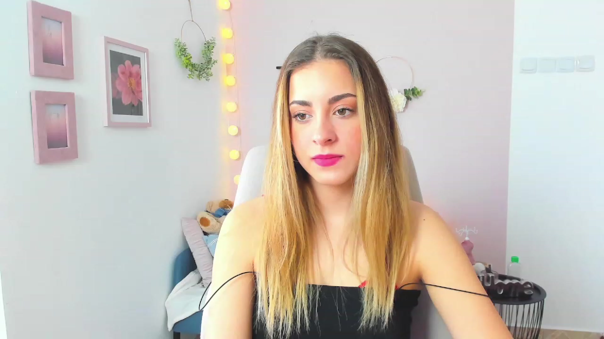 Gallery image thumbnail from Gia_Lopez18's myfreecams stream on, 03/25/2023, 11:46 image 12 of 20