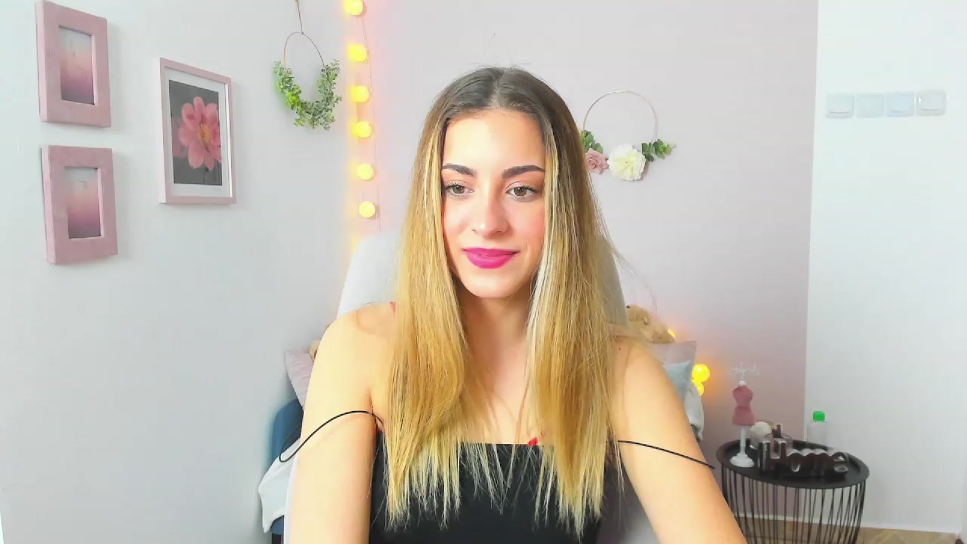 Gallery image thumbnail from Gia_Lopez18's myfreecams stream on, 03/25/2023, 11:46 image 17 of 20