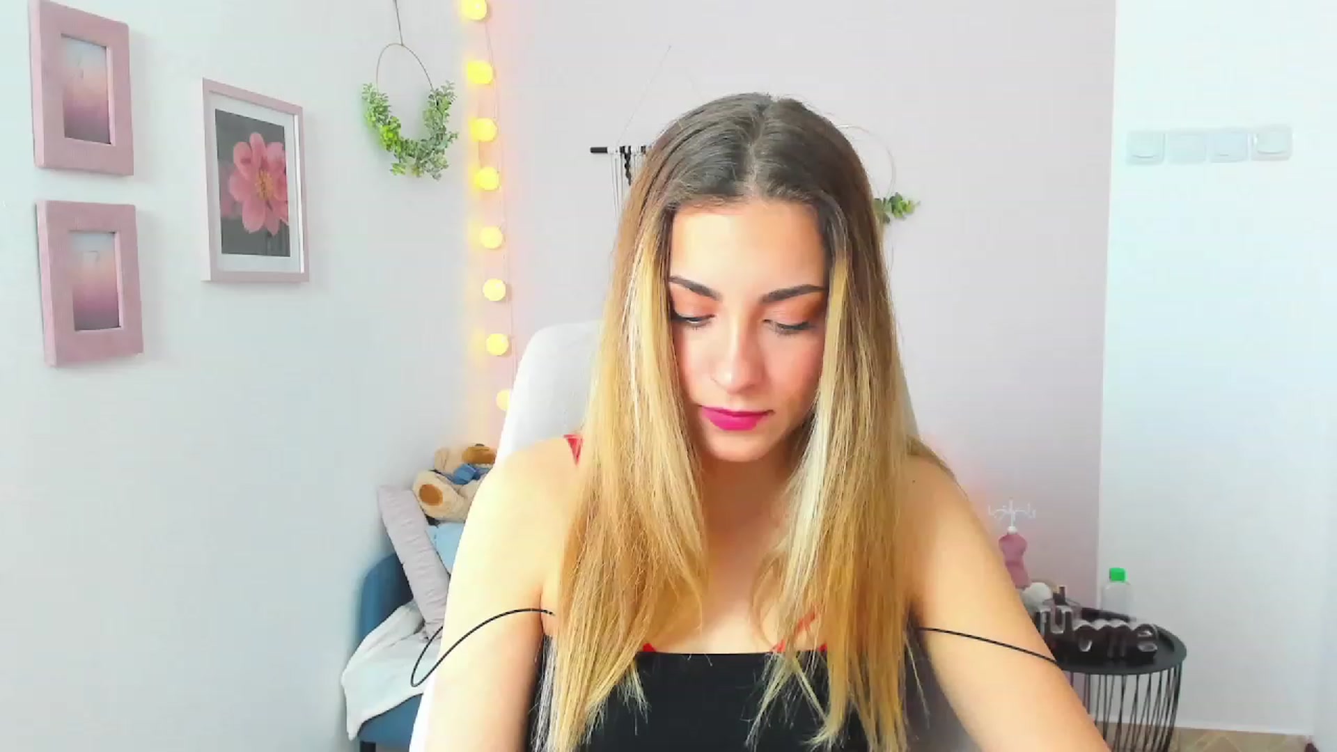 Gallery image thumbnail from Gia_Lopez18's myfreecams stream on, 03/25/2023, 11:46 image 8 of 20