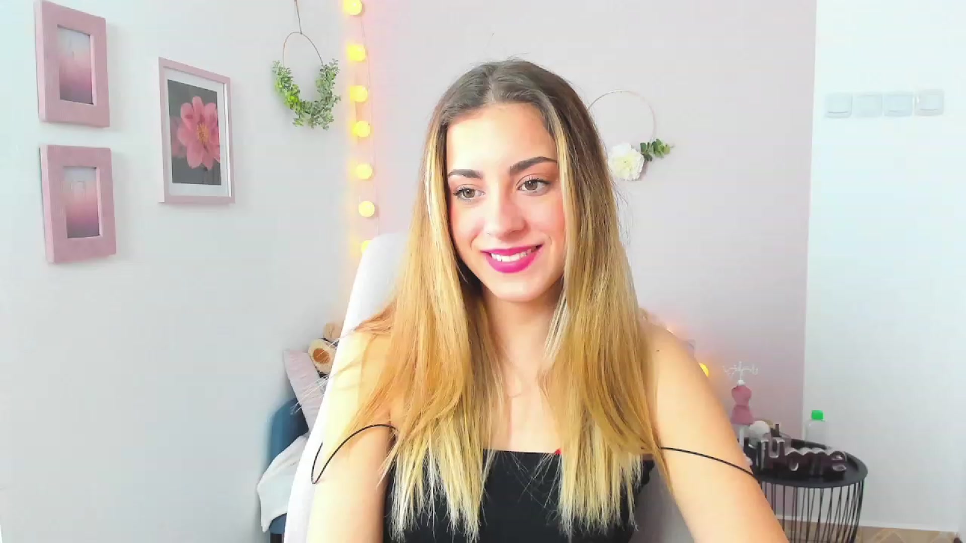 Gallery image thumbnail from Gia_Lopez18's myfreecams stream on, 03/25/2023, 11:46 image 14 of 20