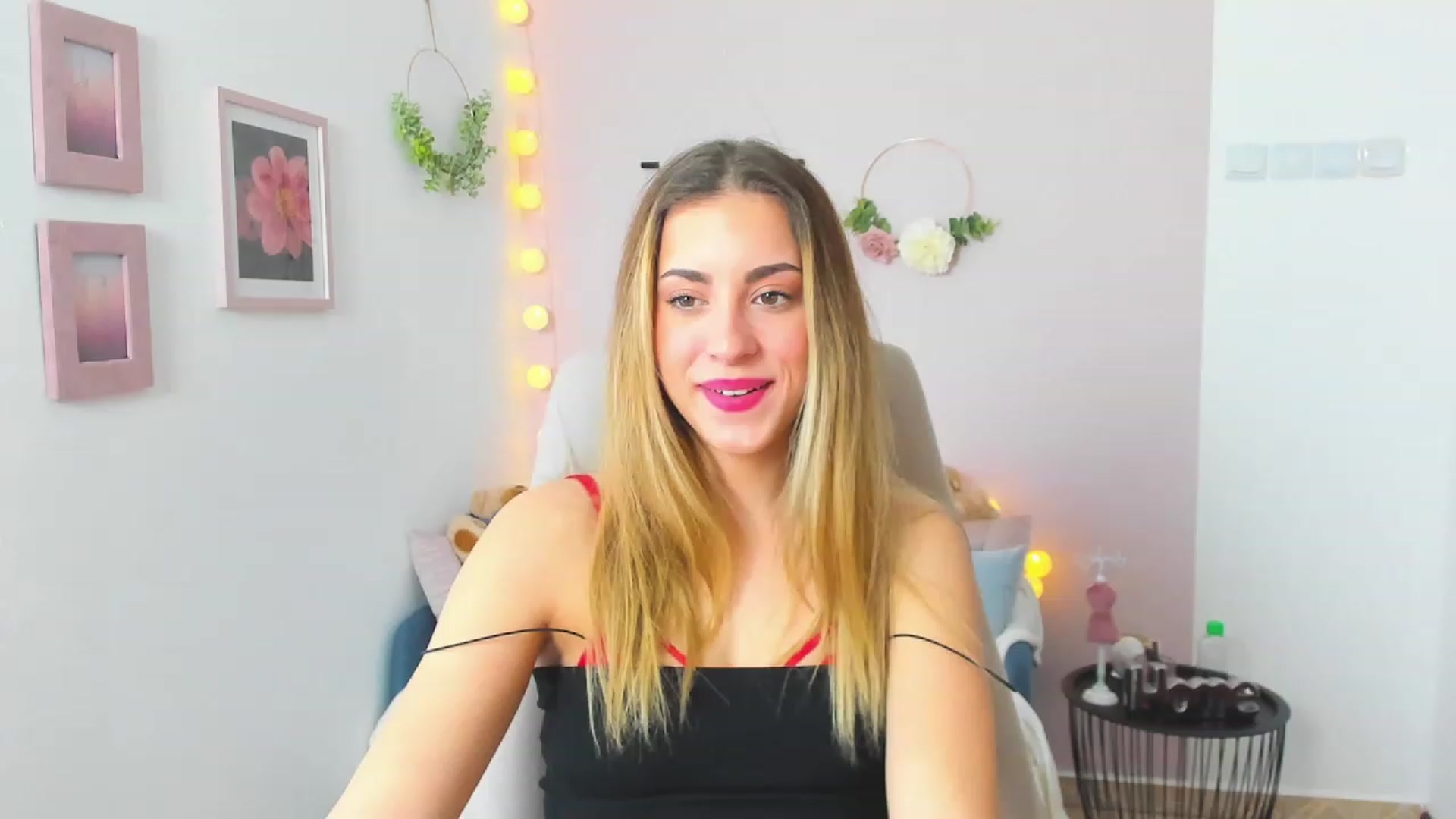Gallery image thumbnail from Gia_Lopez18's myfreecams stream on, 03/25/2023, 11:46 image 10 of 20