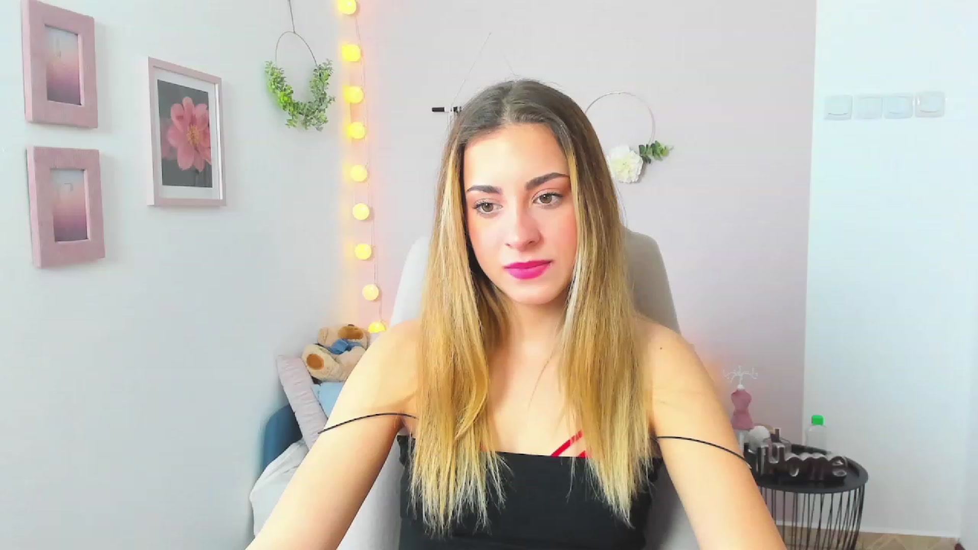 Gallery image thumbnail from Gia_Lopez18's myfreecams stream on, 03/25/2023, 11:46 image 6 of 20