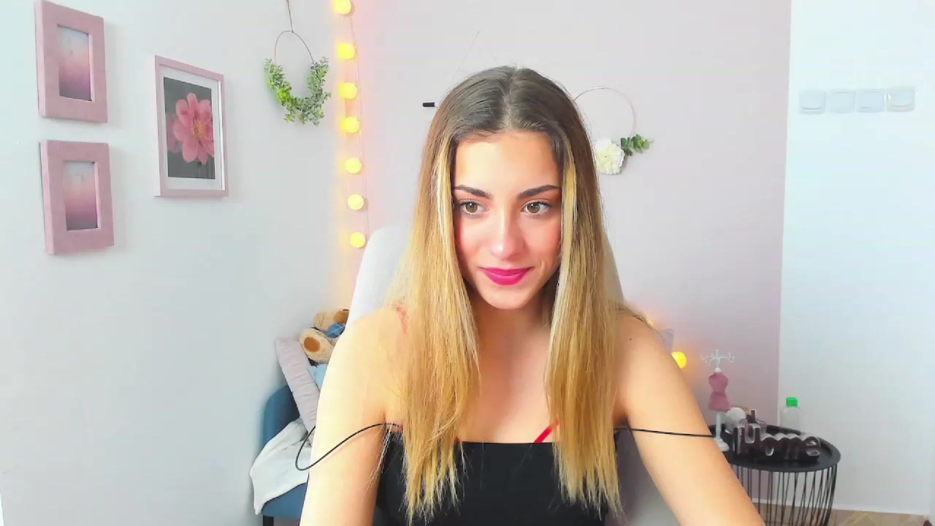 Gallery image thumbnail from Gia_Lopez18's myfreecams stream on, 03/25/2023, 11:46 image 19 of 20