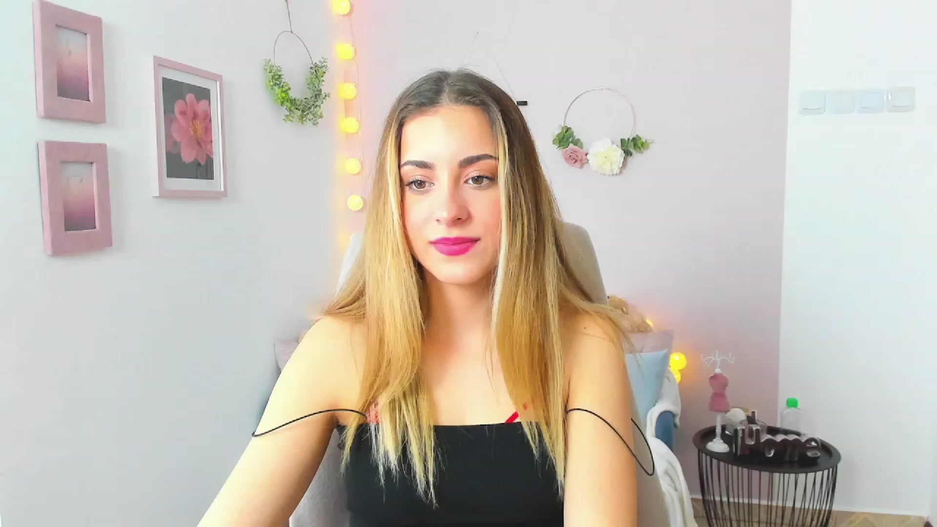 Gallery image thumbnail from Gia_Lopez18's myfreecams stream on, 03/25/2023, 11:46 image 16 of 20
