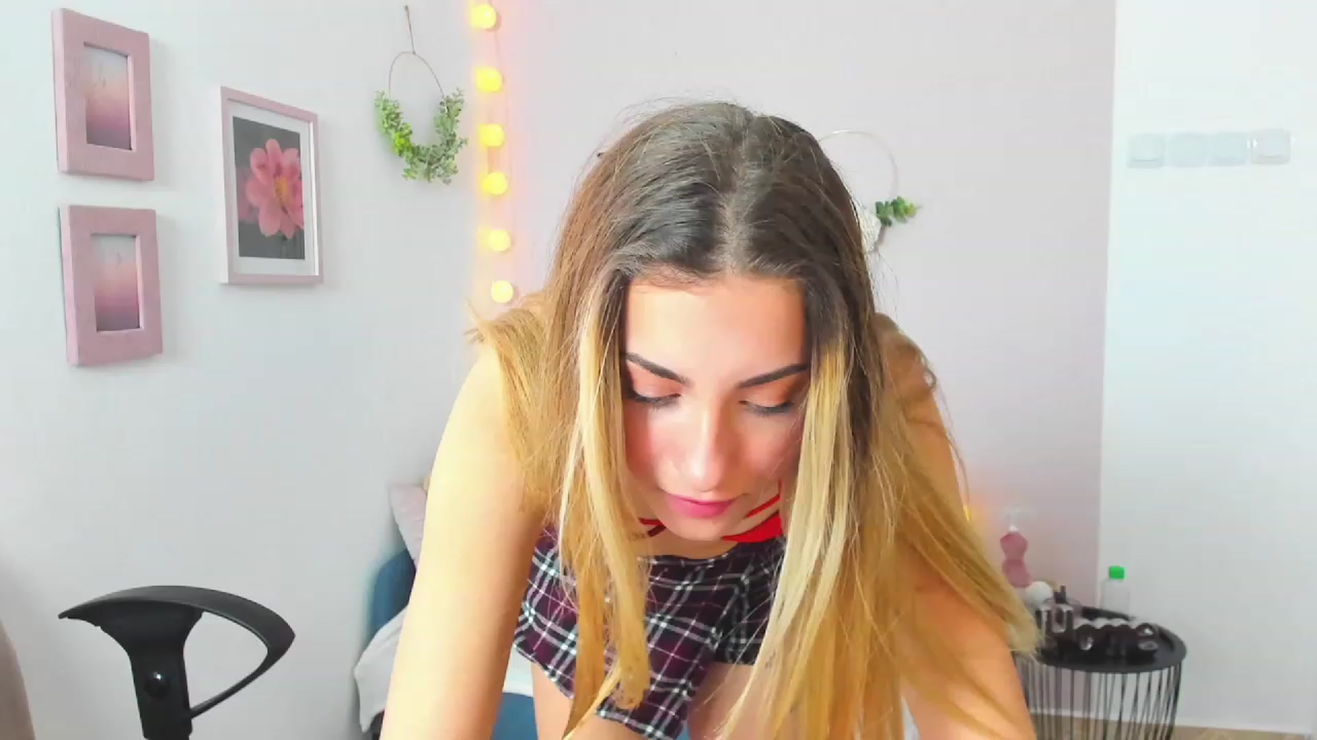 Gallery image thumbnail from Gia_Lopez18's myfreecams stream on, 03/25/2023, 13:08 image 9 of 20