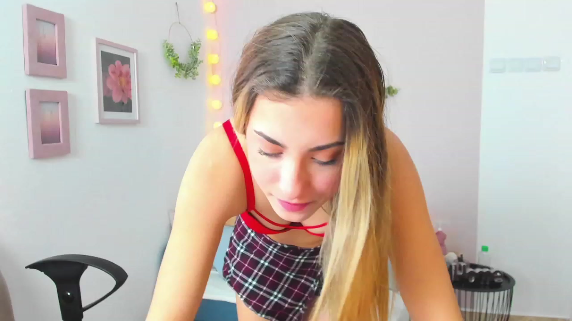 Gallery image thumbnail from Gia_Lopez18's myfreecams stream on, 03/25/2023, 13:08 image 7 of 20
