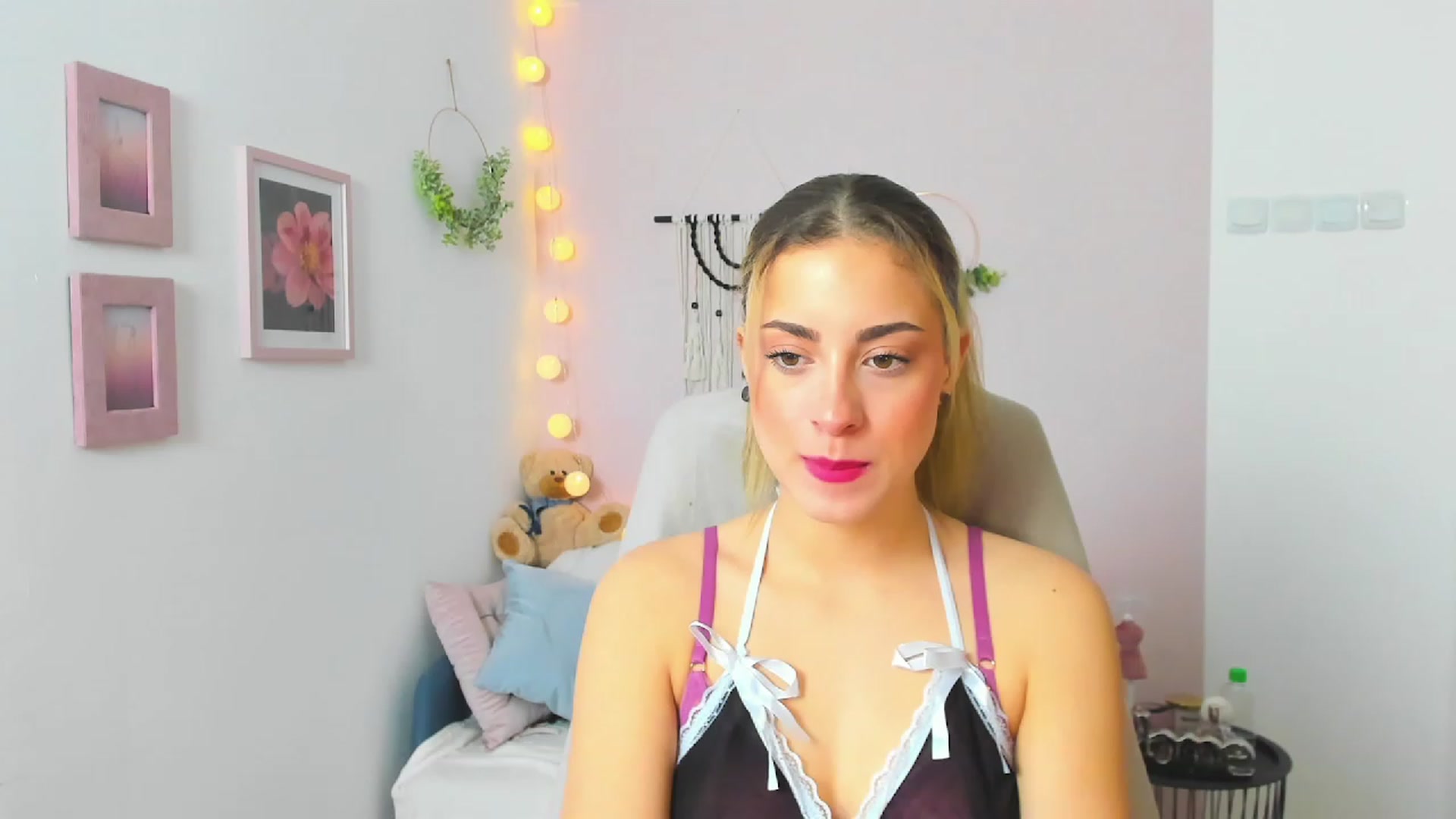 Gallery image thumbnail from Gia_Lopez18's myfreecams stream on, 03/27/2023, 09:47 image 2 of 20