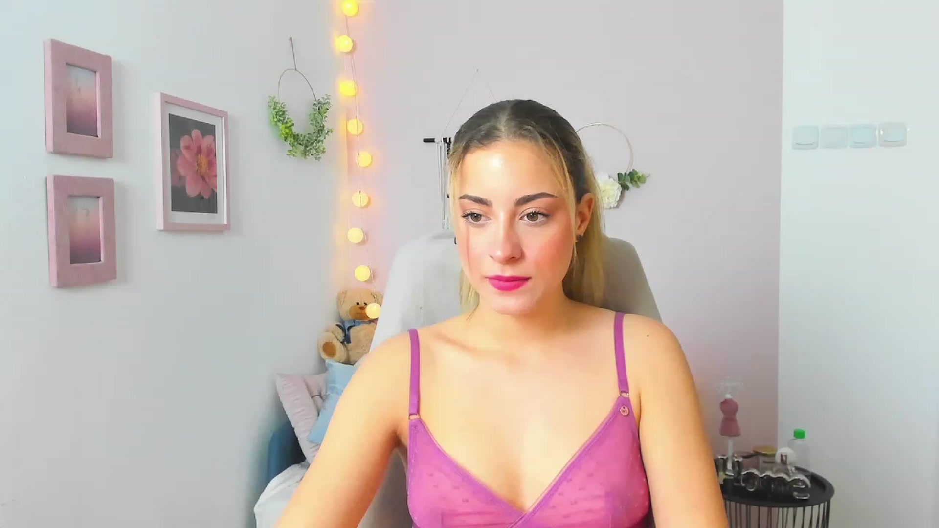 Gallery image thumbnail from Gia_Lopez18's myfreecams stream on, 03/27/2023, 09:47 image 12 of 20