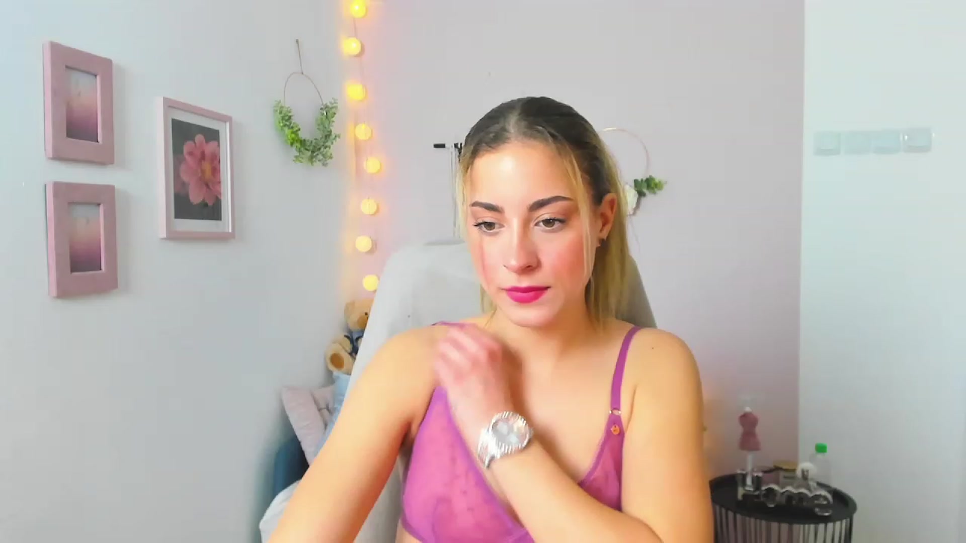 Gallery image thumbnail from Gia_Lopez18's myfreecams stream on, 03/27/2023, 09:47 image 14 of 20