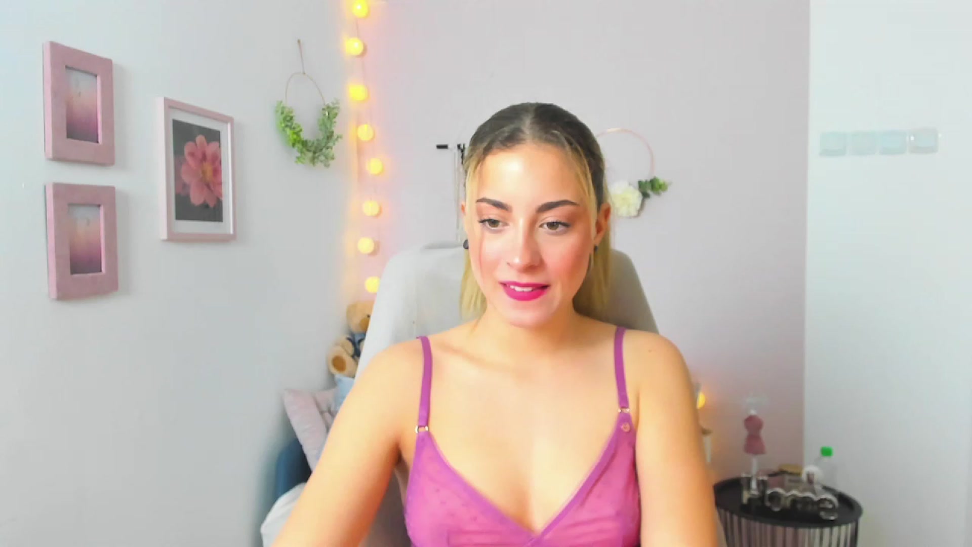 Gallery image thumbnail from Gia_Lopez18's myfreecams stream on, 03/27/2023, 09:47 image 11 of 20