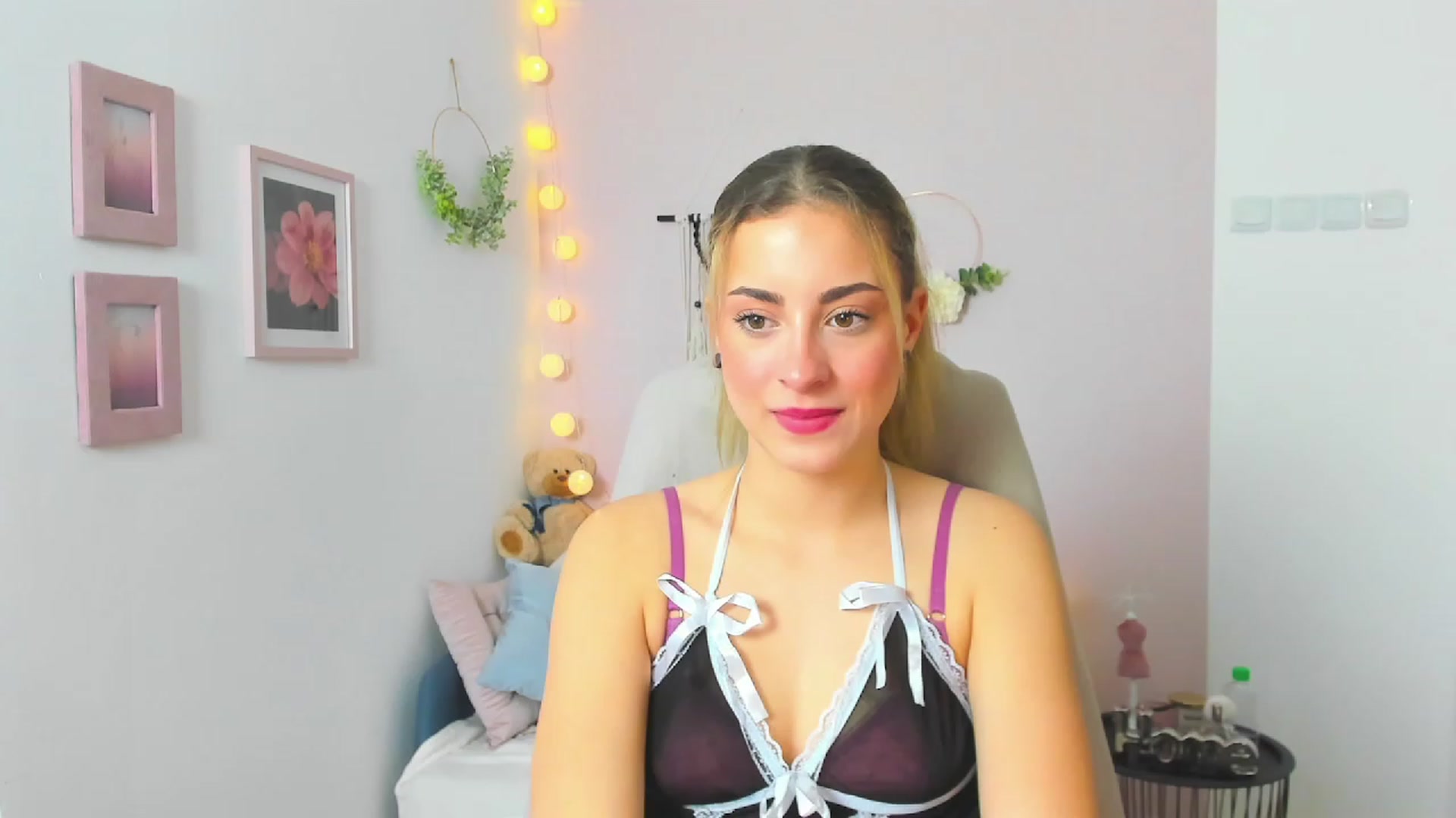 Gallery image thumbnail from Gia_Lopez18's myfreecams stream on, 03/27/2023, 10:05 image 2 of 20