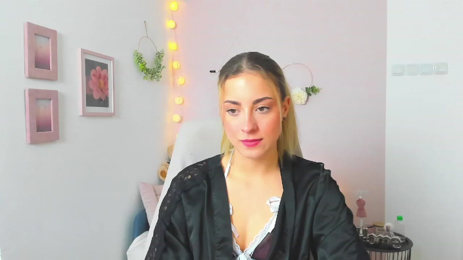 Gallery image thumbnail from Gia_Lopez18's myfreecams stream on, 03/27/2023, 11:52 image 1 of 20