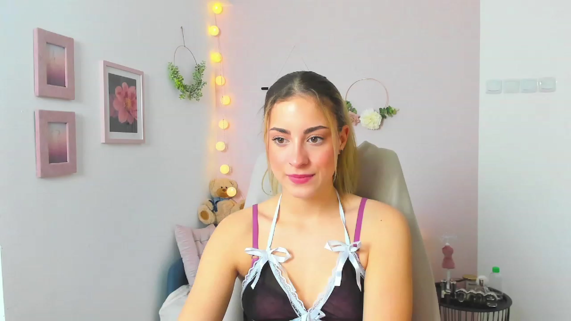 Gallery image thumbnail from Gia_Lopez18's myfreecams stream on, 03/27/2023, 11:52 image 13 of 20