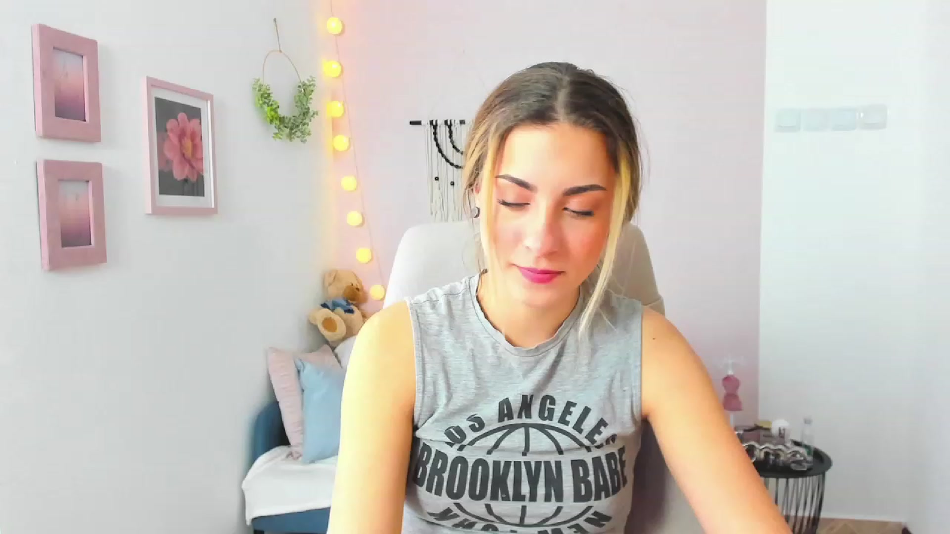 Gallery image thumbnail from Gia_Lopez18's myfreecams stream on, 03/28/2023, 09:27 image 13 of 20