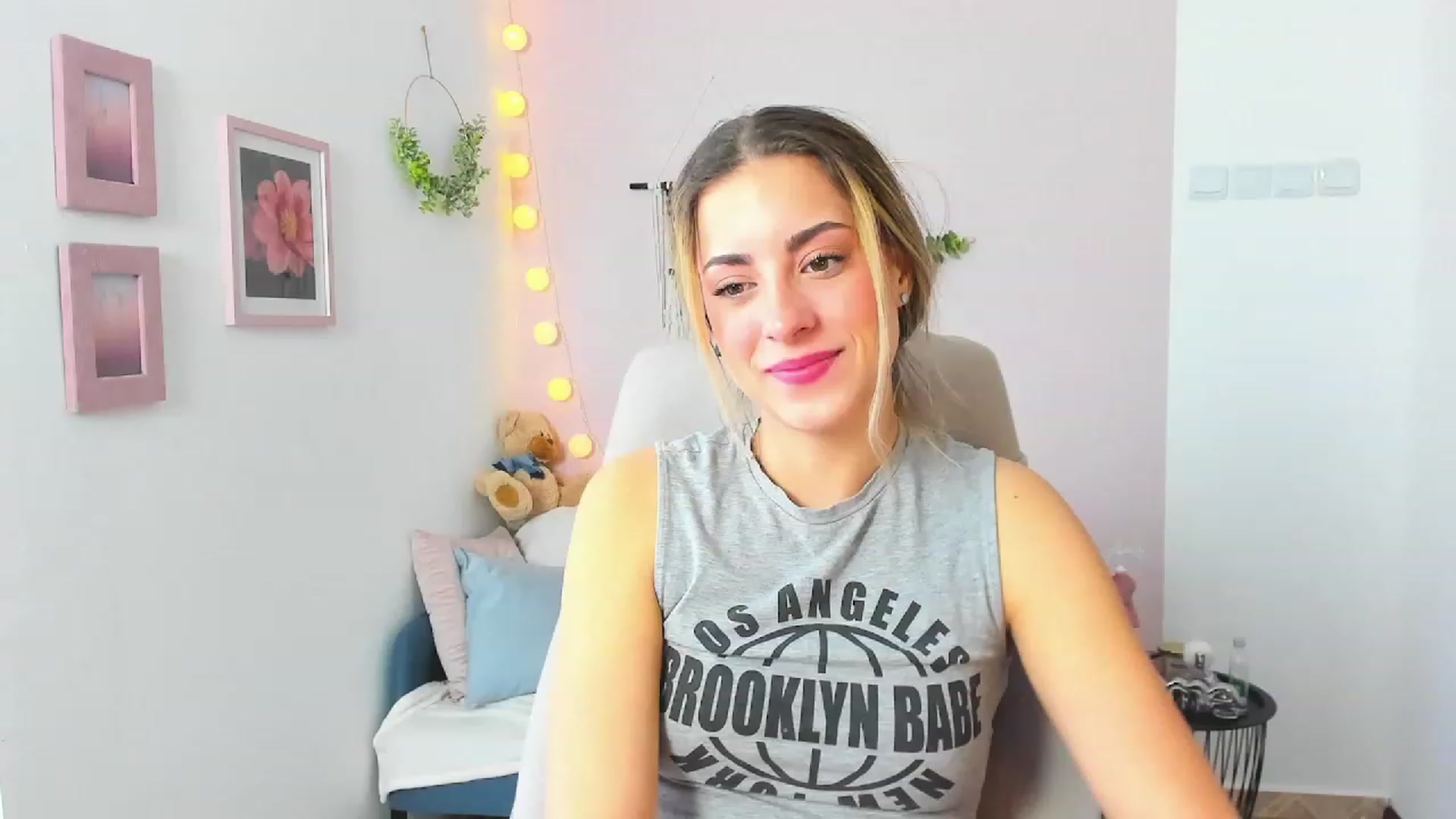 Gallery image thumbnail from Gia_Lopez18's myfreecams stream on, 03/28/2023, 09:27 image 17 of 20