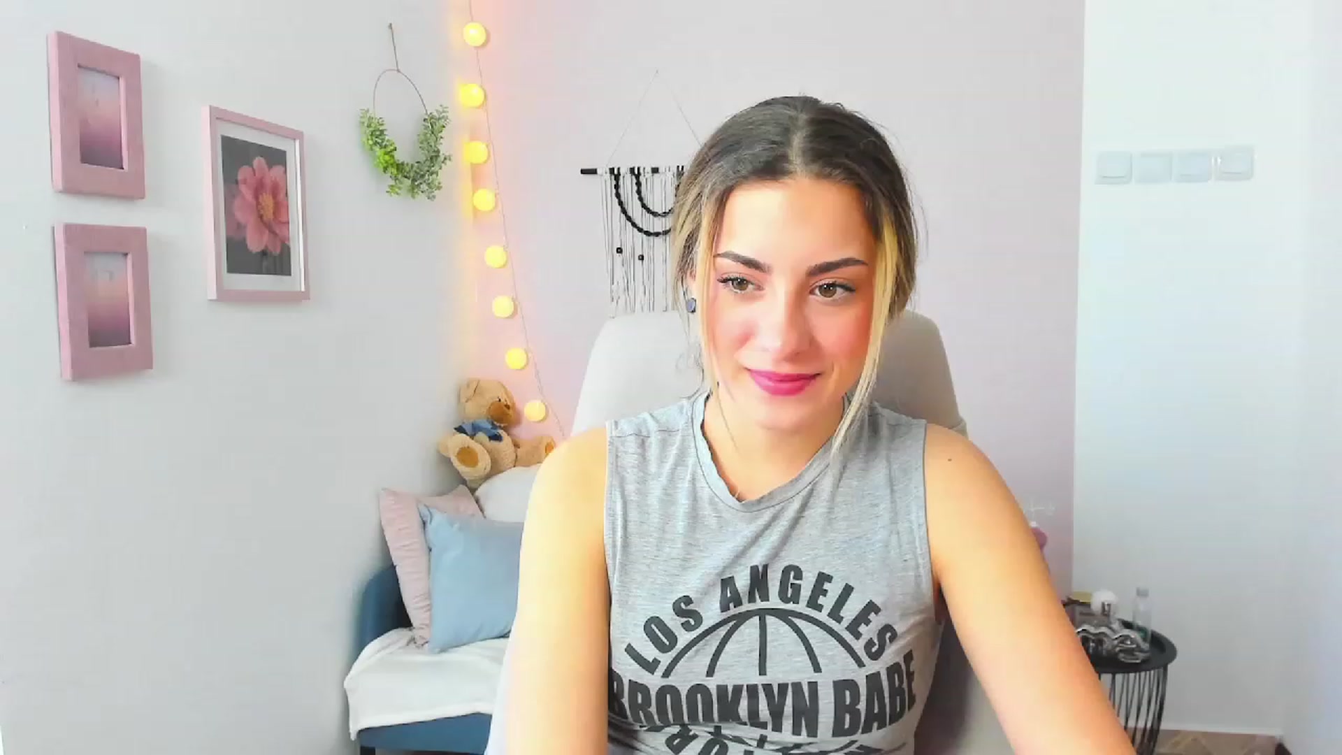 Gallery image thumbnail from Gia_Lopez18's myfreecams stream on, 03/28/2023, 09:27 image 18 of 20