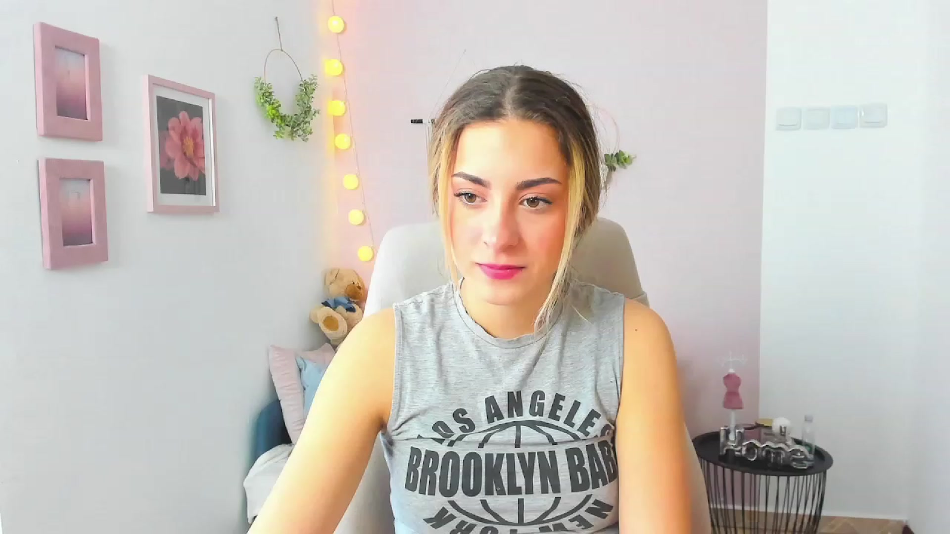 Gallery image thumbnail from Gia_Lopez18's myfreecams stream on, 03/28/2023, 09:27 image 1 of 20