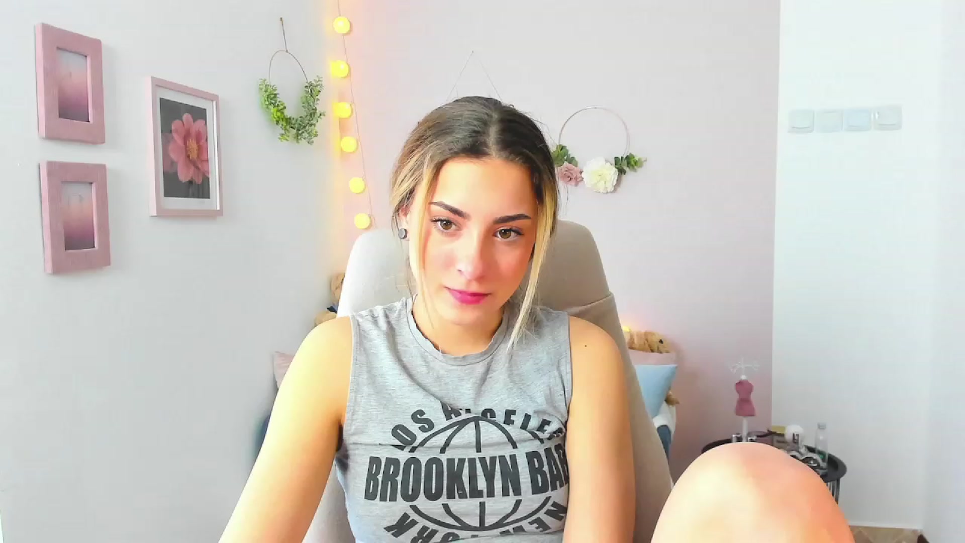 Gallery image thumbnail from Gia_Lopez18's myfreecams stream on, 03/28/2023, 09:27 image 5 of 20