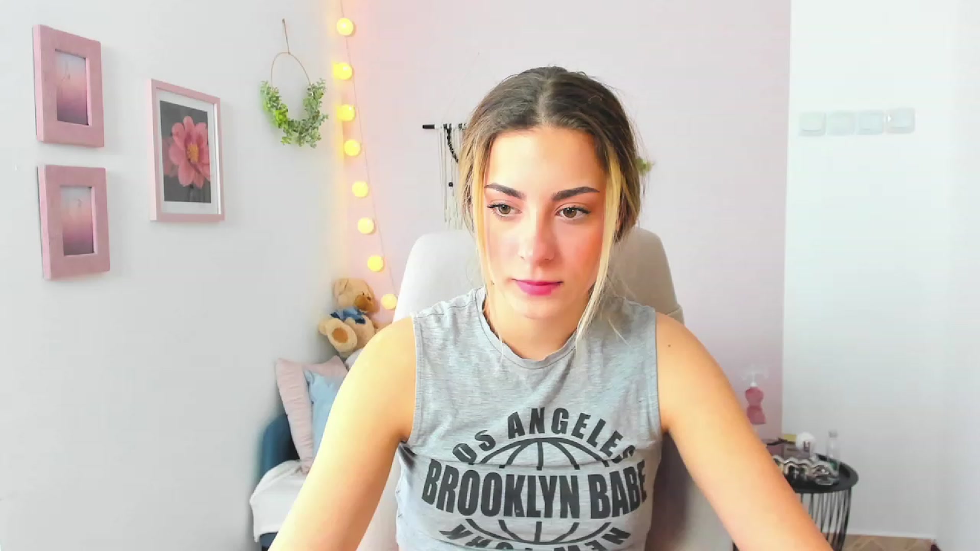 Gallery image thumbnail from Gia_Lopez18's myfreecams stream on, 03/28/2023, 09:27 image 14 of 20