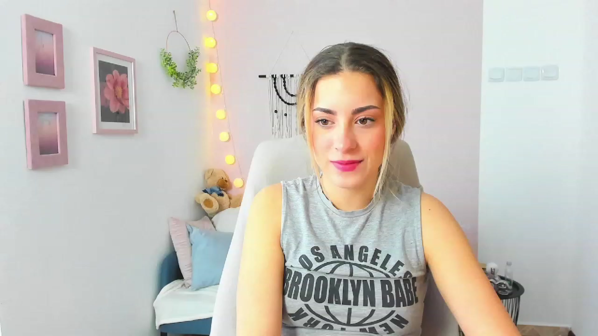 Gallery image thumbnail from Gia_Lopez18's myfreecams stream on, 03/28/2023, 09:27 image 3 of 20