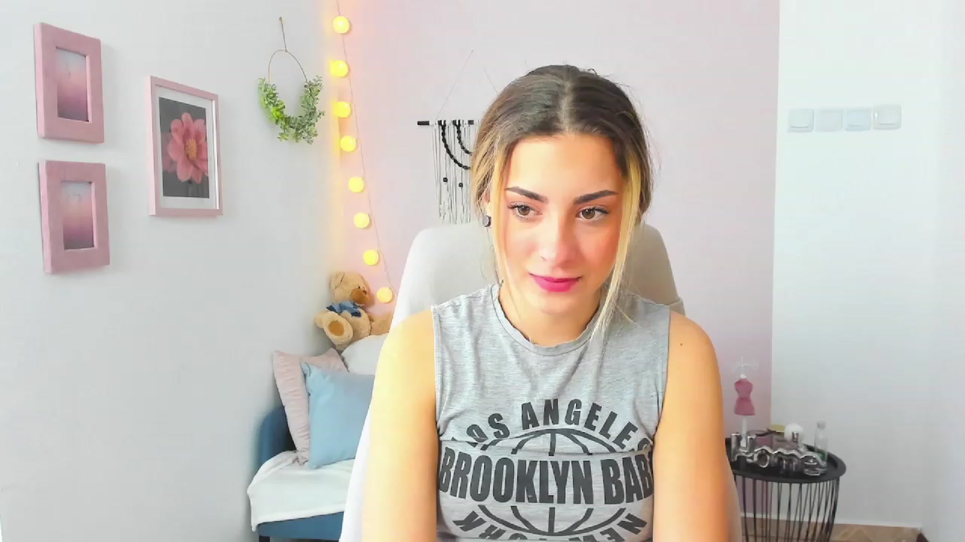 Gallery image thumbnail from Gia_Lopez18's myfreecams stream on, 03/28/2023, 09:27 image 2 of 20