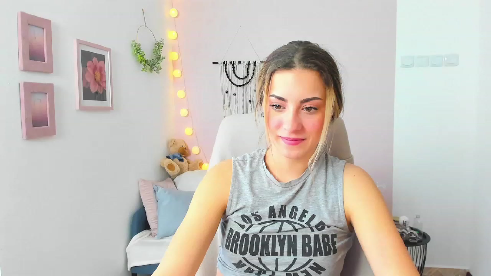 Gallery image thumbnail from Gia_Lopez18's myfreecams stream on, 03/28/2023, 10:46 image 1 of 20