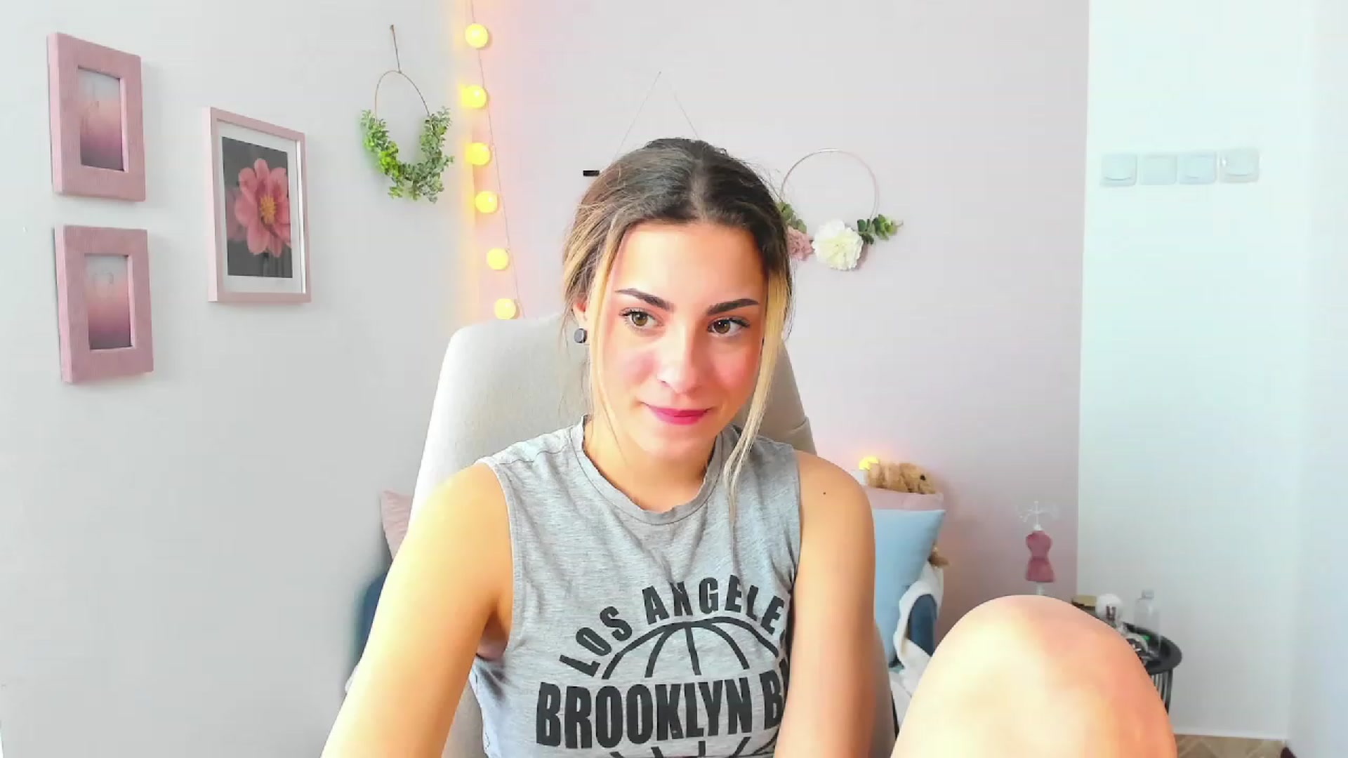 Gallery image thumbnail from Gia_Lopez18's myfreecams stream on, 03/28/2023, 10:46 image 10 of 20