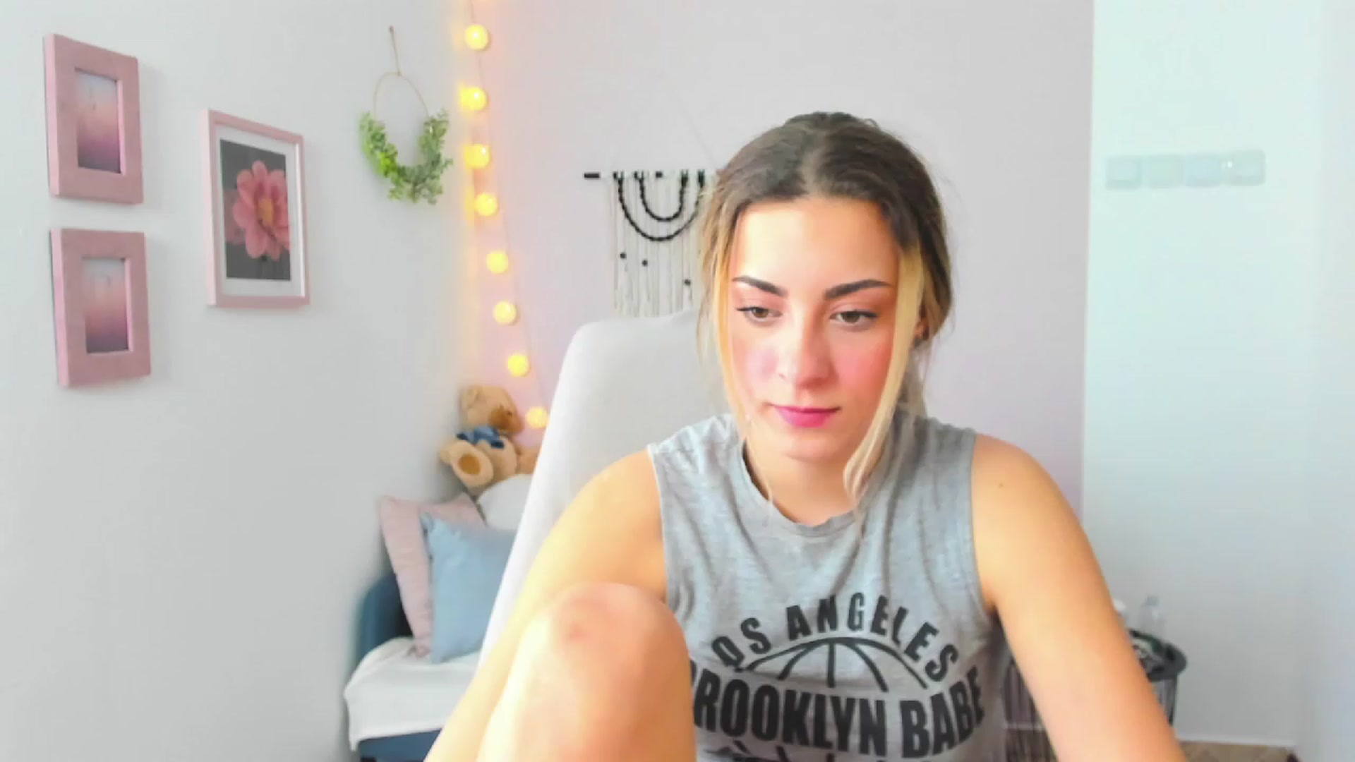 Gallery image thumbnail from Gia_Lopez18's myfreecams stream on, 03/28/2023, 10:46 image 14 of 20