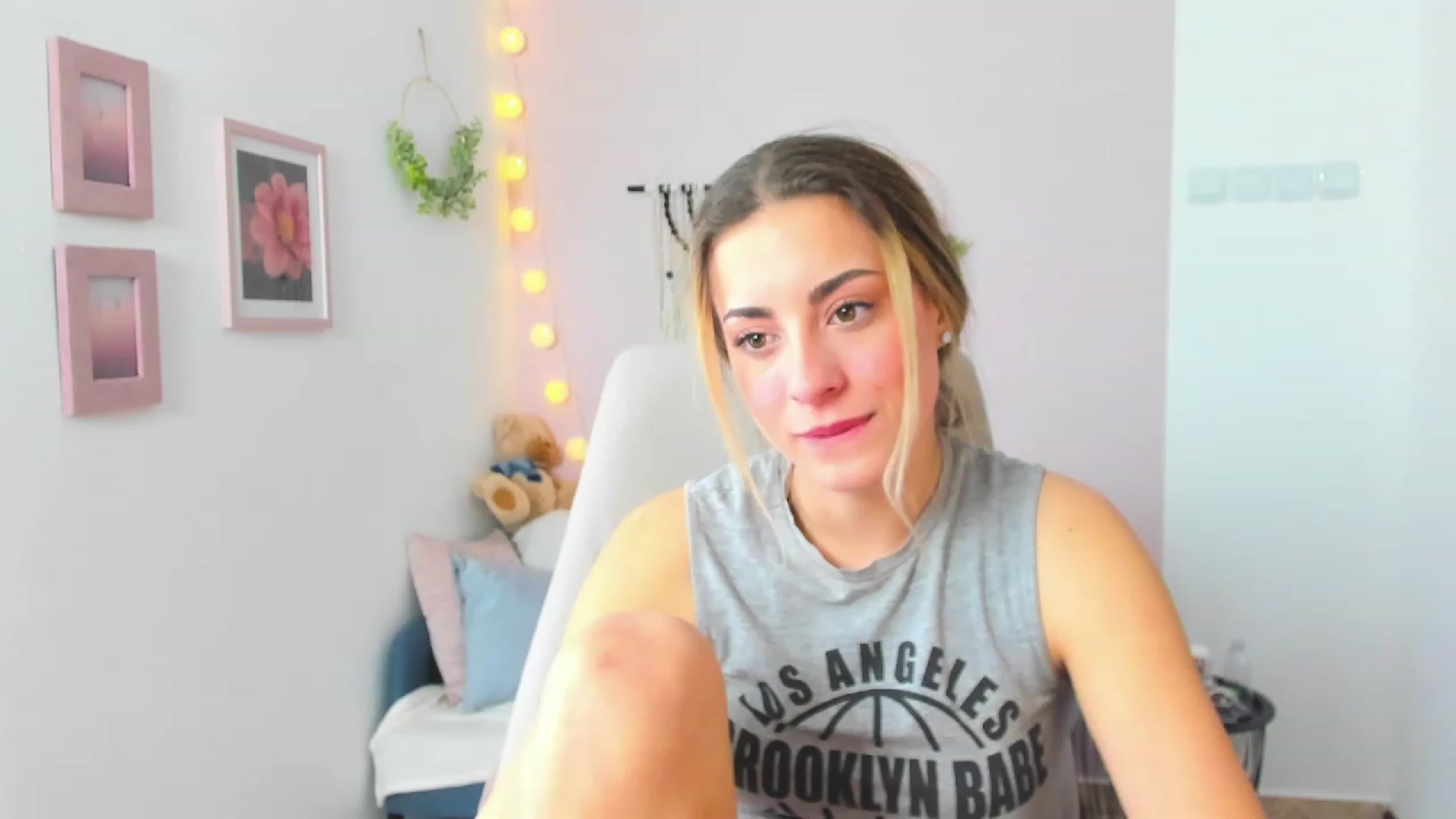 Gallery image thumbnail from Gia_Lopez18's myfreecams stream on, 03/28/2023, 10:46 image 12 of 20
