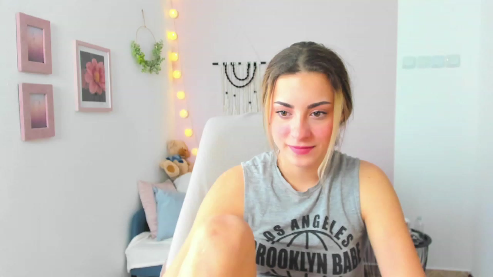 Gallery image thumbnail from Gia_Lopez18's myfreecams stream on, 03/28/2023, 10:46 image 17 of 20