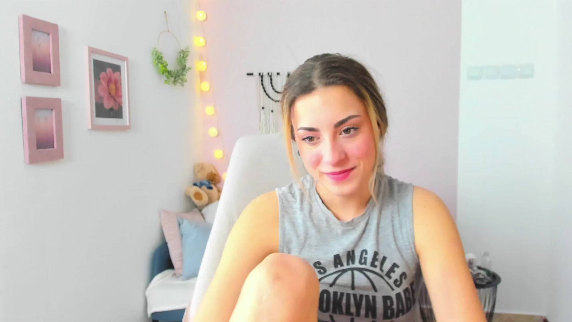 Gallery image thumbnail from Gia_Lopez18's myfreecams stream on, 03/28/2023, 10:46 image 19 of 20