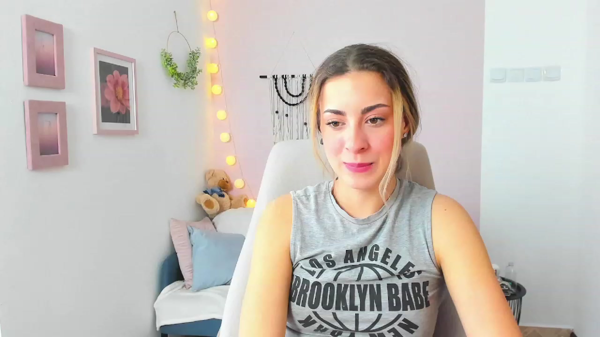 Gallery image thumbnail from Gia_Lopez18's myfreecams stream on, 03/28/2023, 10:46 image 5 of 20