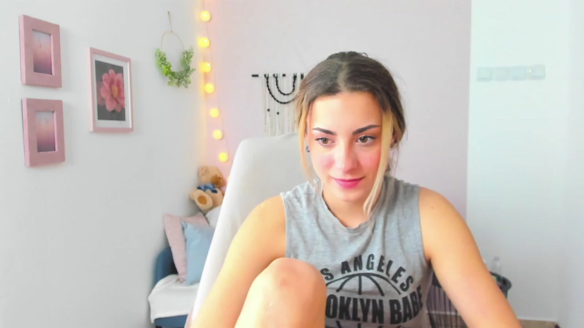 Gallery image thumbnail from Gia_Lopez18's myfreecams stream on, 03/28/2023, 10:46 image 18 of 20