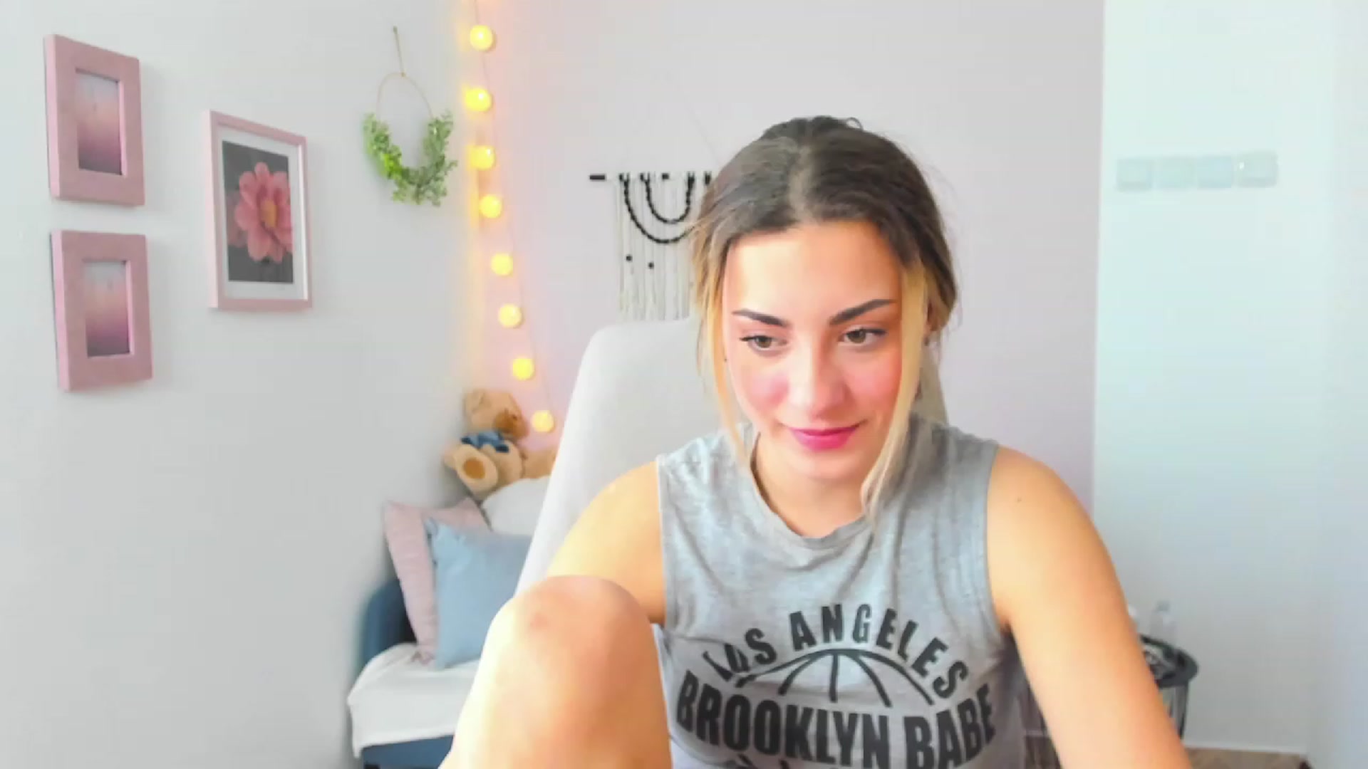 Gallery image thumbnail from Gia_Lopez18's myfreecams stream on, 03/28/2023, 10:46 image 13 of 20