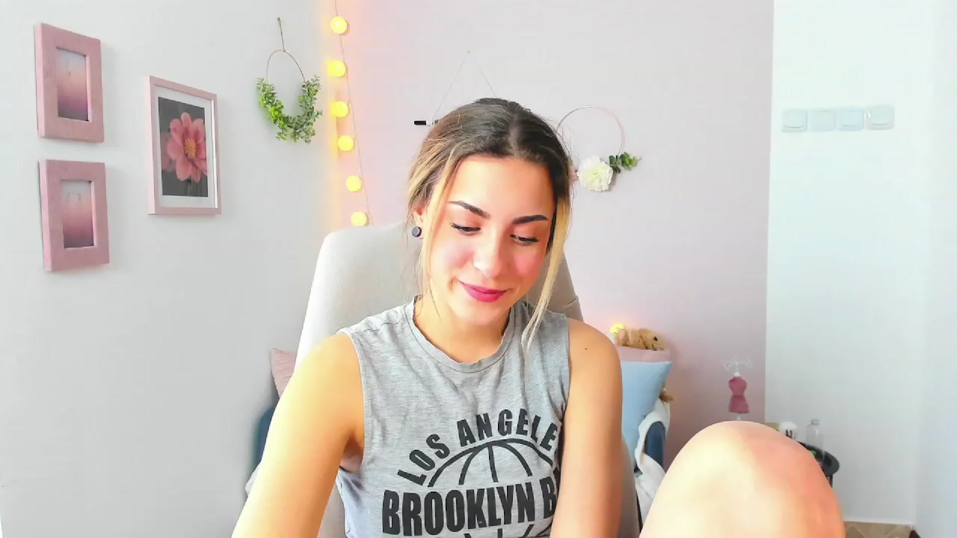 Gallery image thumbnail from Gia_Lopez18's myfreecams stream on, 03/28/2023, 10:46 image 9 of 20