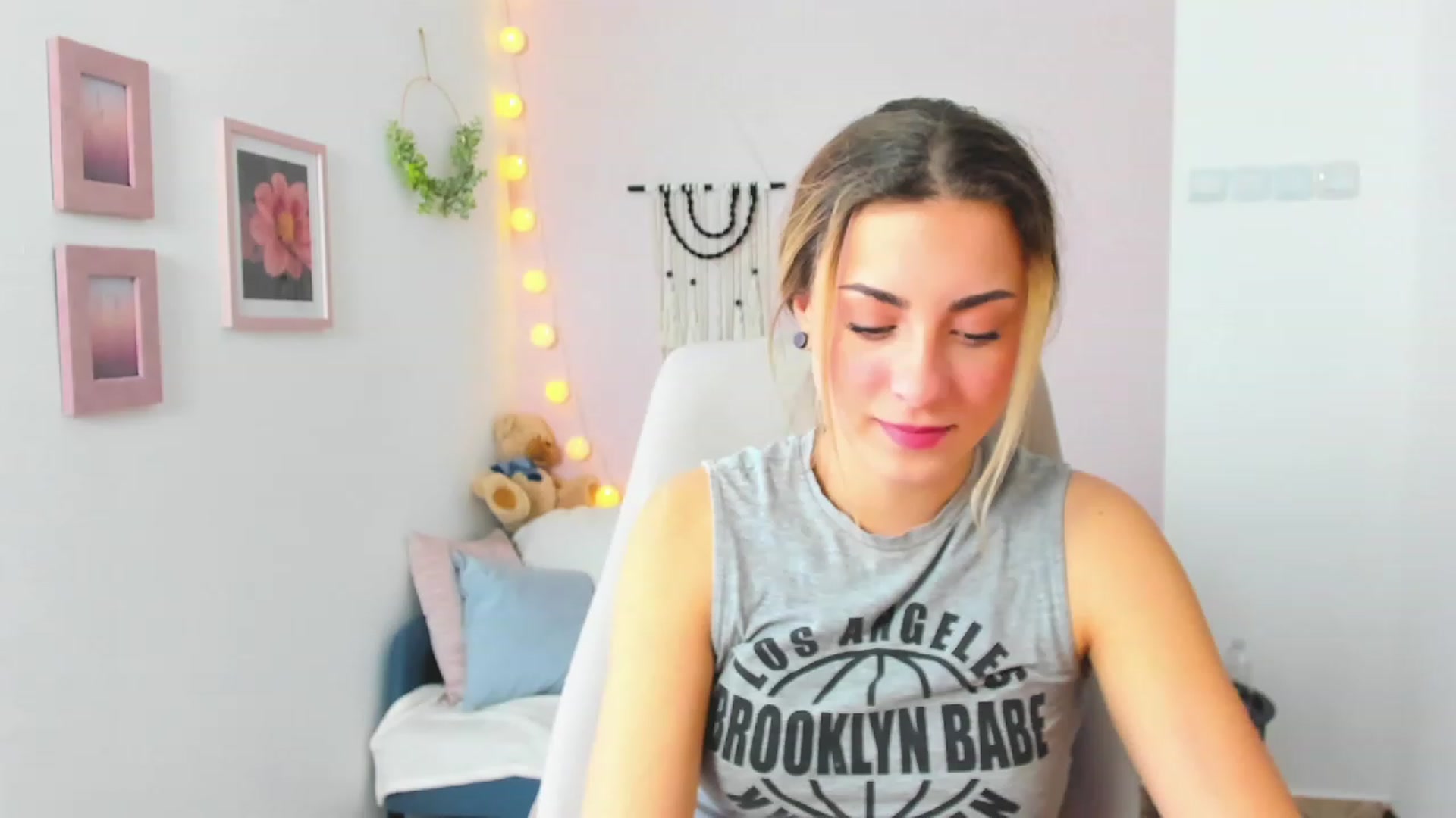 Gallery image thumbnail from Gia_Lopez18's myfreecams stream on, 03/28/2023, 10:46 image 2 of 20