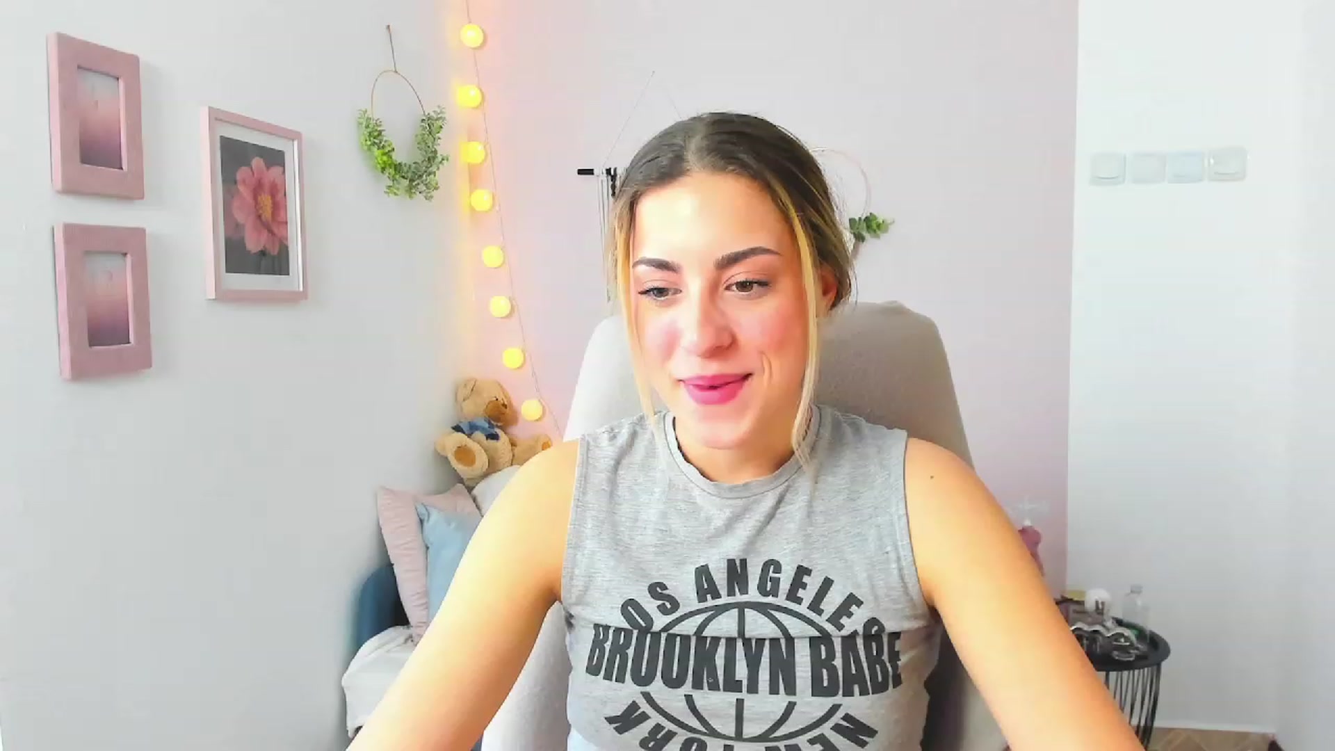 Gallery image thumbnail from Gia_Lopez18's myfreecams stream on, 03/28/2023, 12:56 image 5 of 20