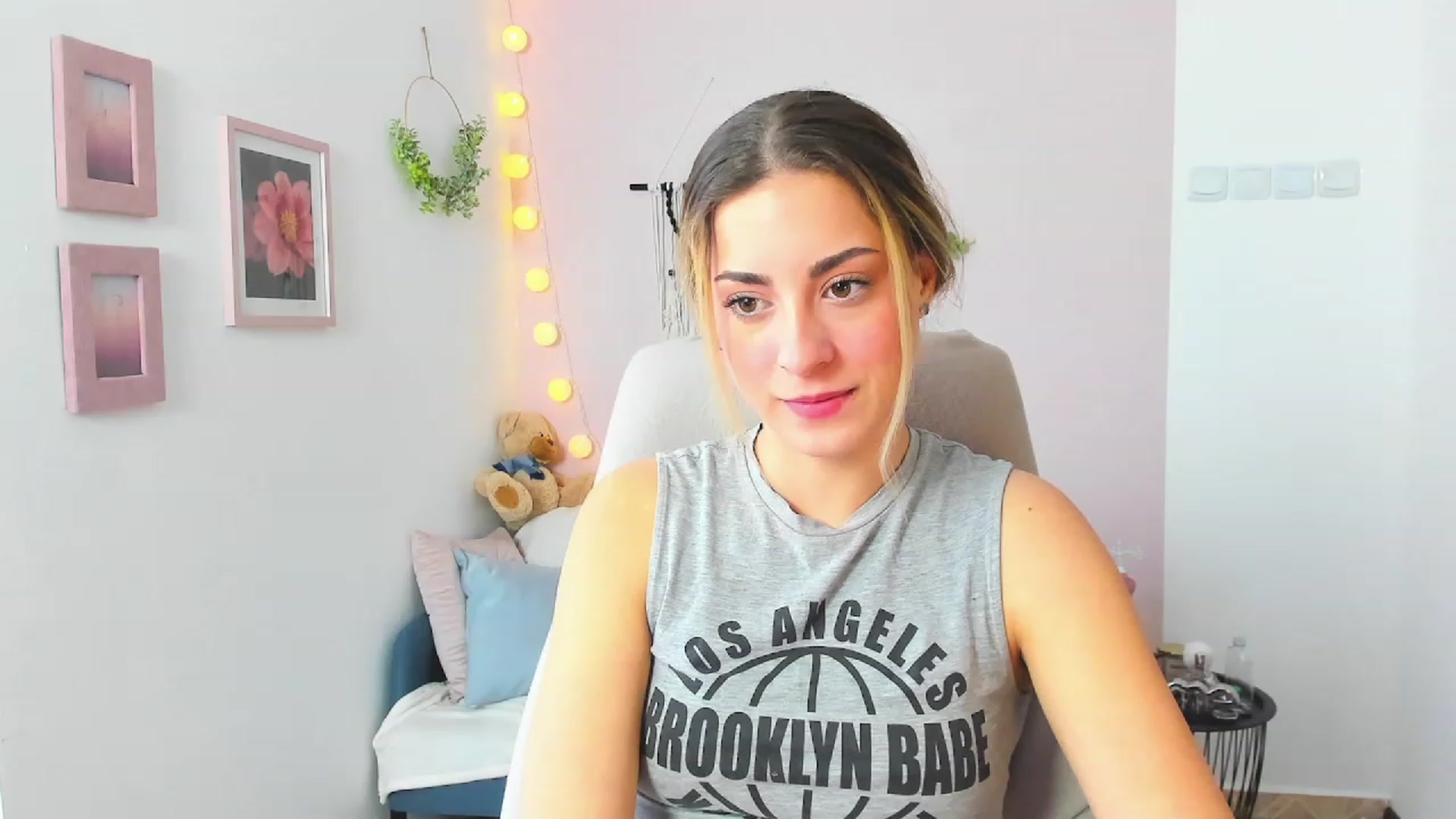 Gallery image thumbnail from Gia_Lopez18's myfreecams stream on, 03/28/2023, 12:56 image 2 of 20