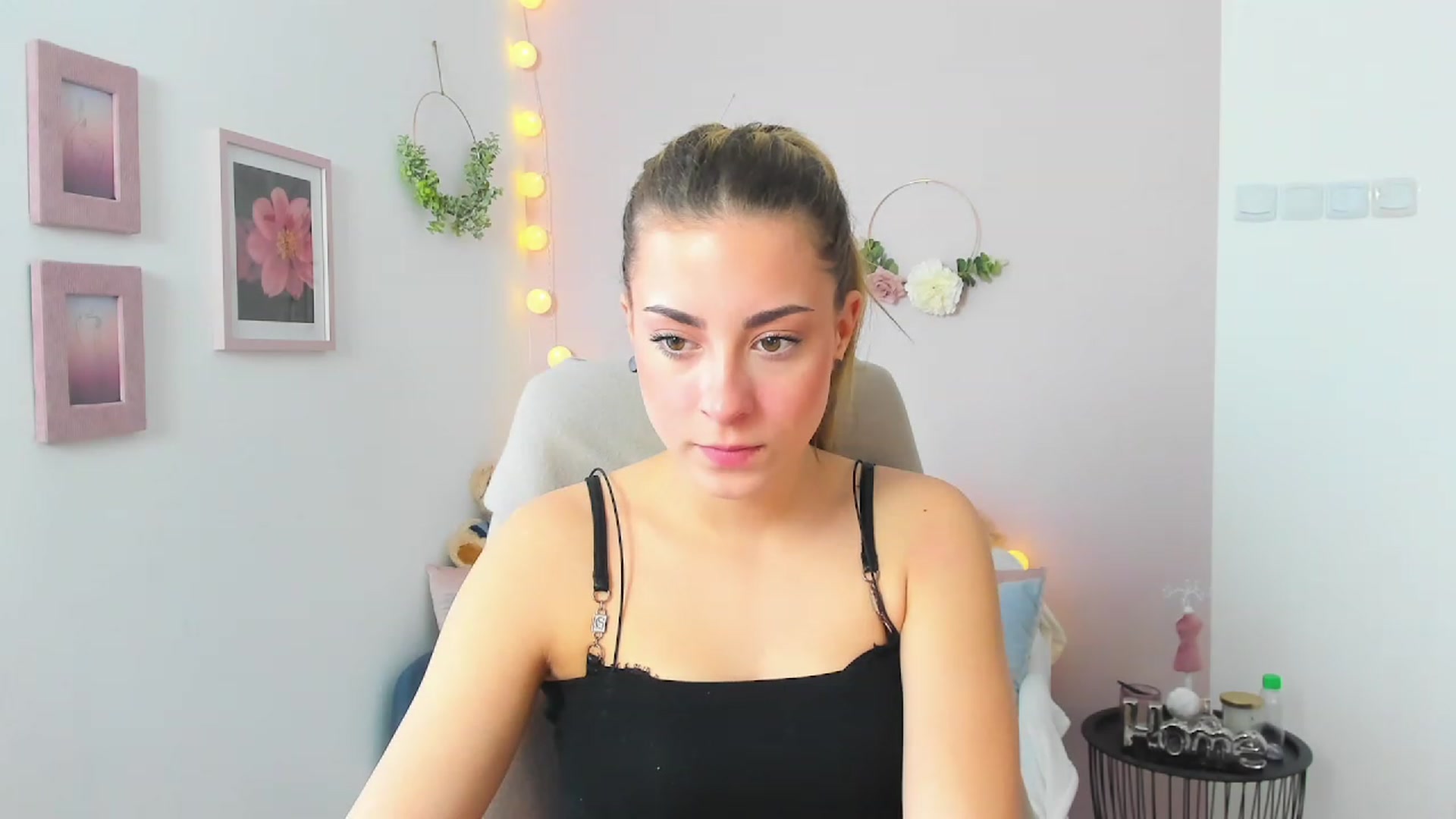 Gallery image thumbnail from Gia_Lopez18's myfreecams stream on, 03/29/2023, 09:36 image 17 of 20