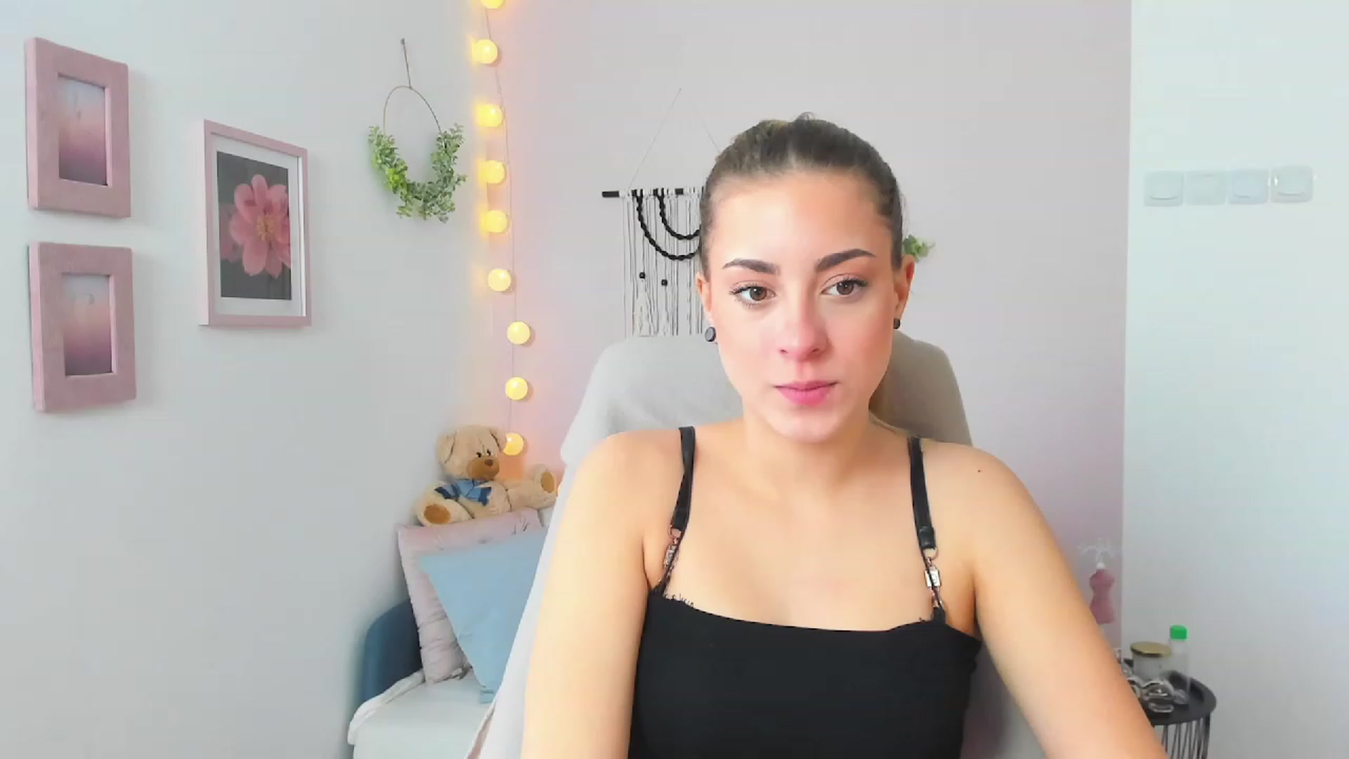 Gallery image thumbnail from Gia_Lopez18's myfreecams stream on, 03/29/2023, 09:36 image 4 of 20