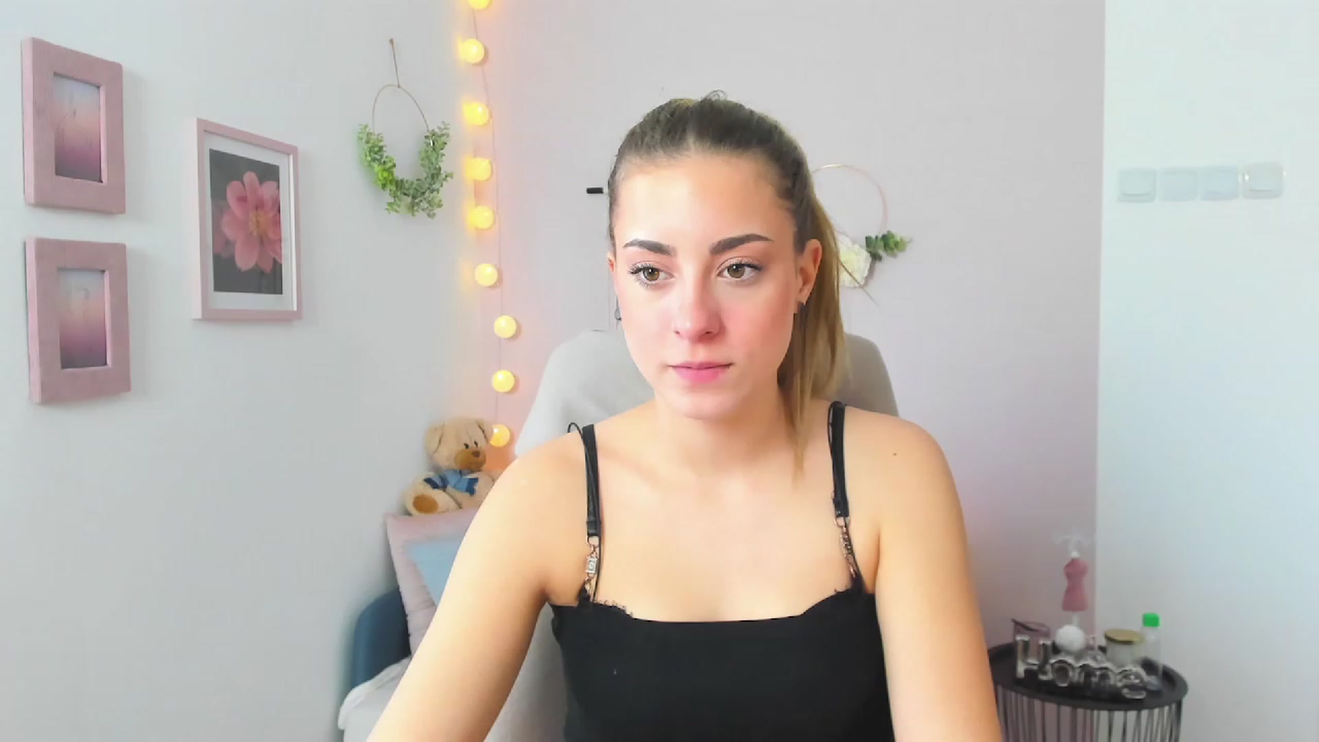 Gallery image thumbnail from Gia_Lopez18's myfreecams stream on, 03/29/2023, 09:36 image 11 of 20